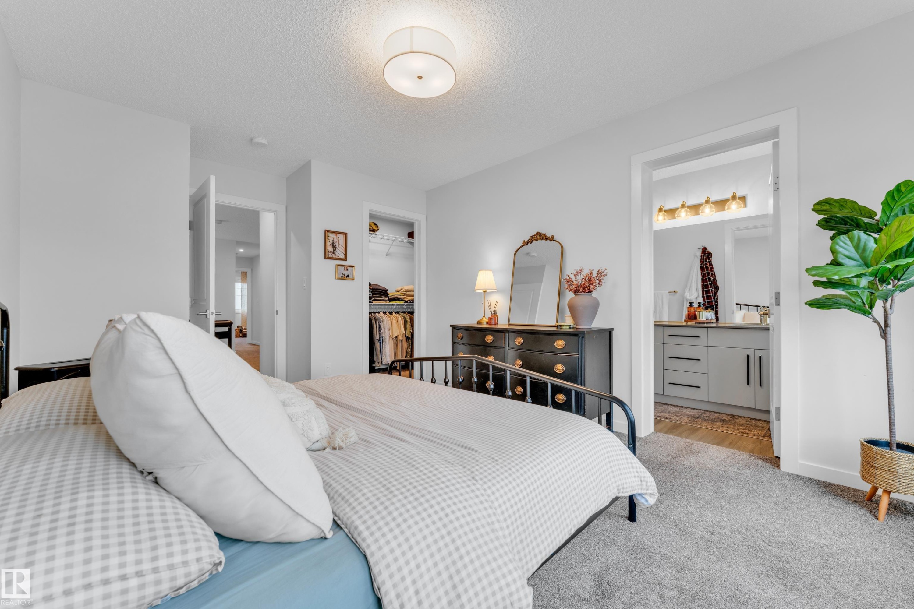 Spacious room featuring light-colored walls and grey carpeting - 17319 2 St Nw, Edmonton, AB - Indoor Photo Showing Bedroom