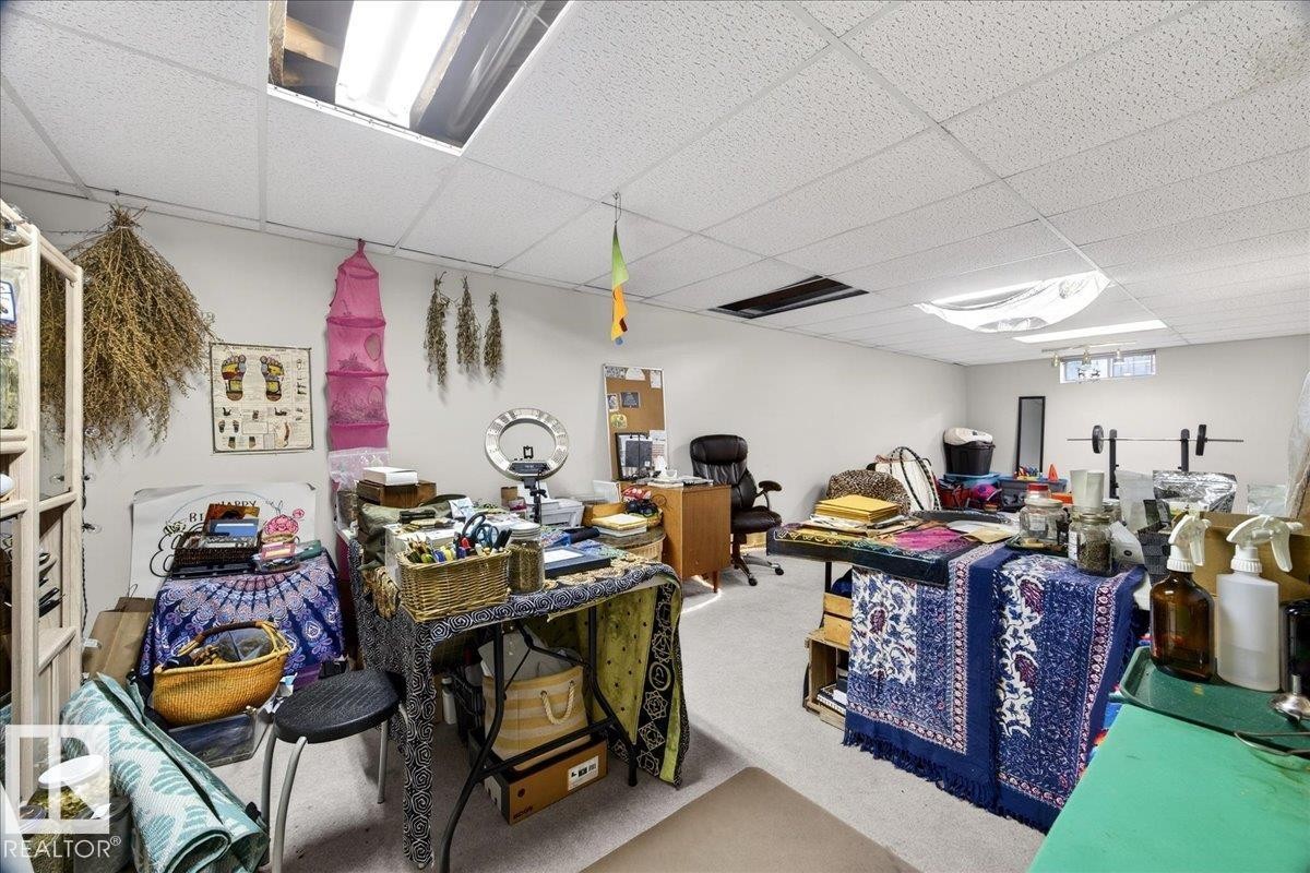 Image quality insufficient for description - 4212 105 Avenue, Edmonton, AB - Indoor