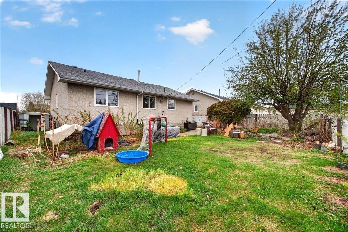 Expansive rear yard featuring green lawn space, a mature tree, and a fenced perimeter - 4212 105 Avenue, Edmonton, AB - Outdoor