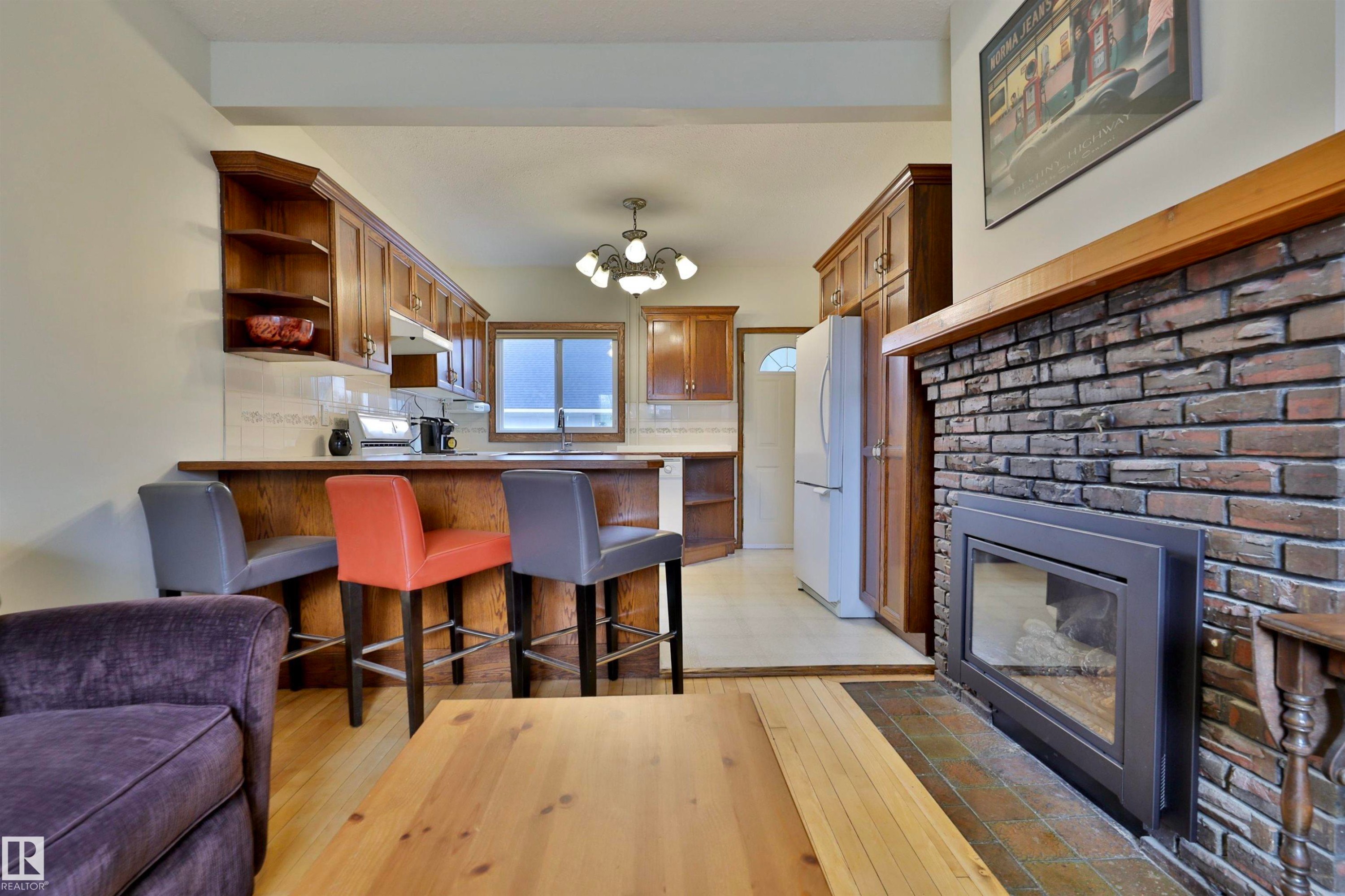 5318 48 Avenue, Wetaskiwin, AB - Indoor With Fireplace