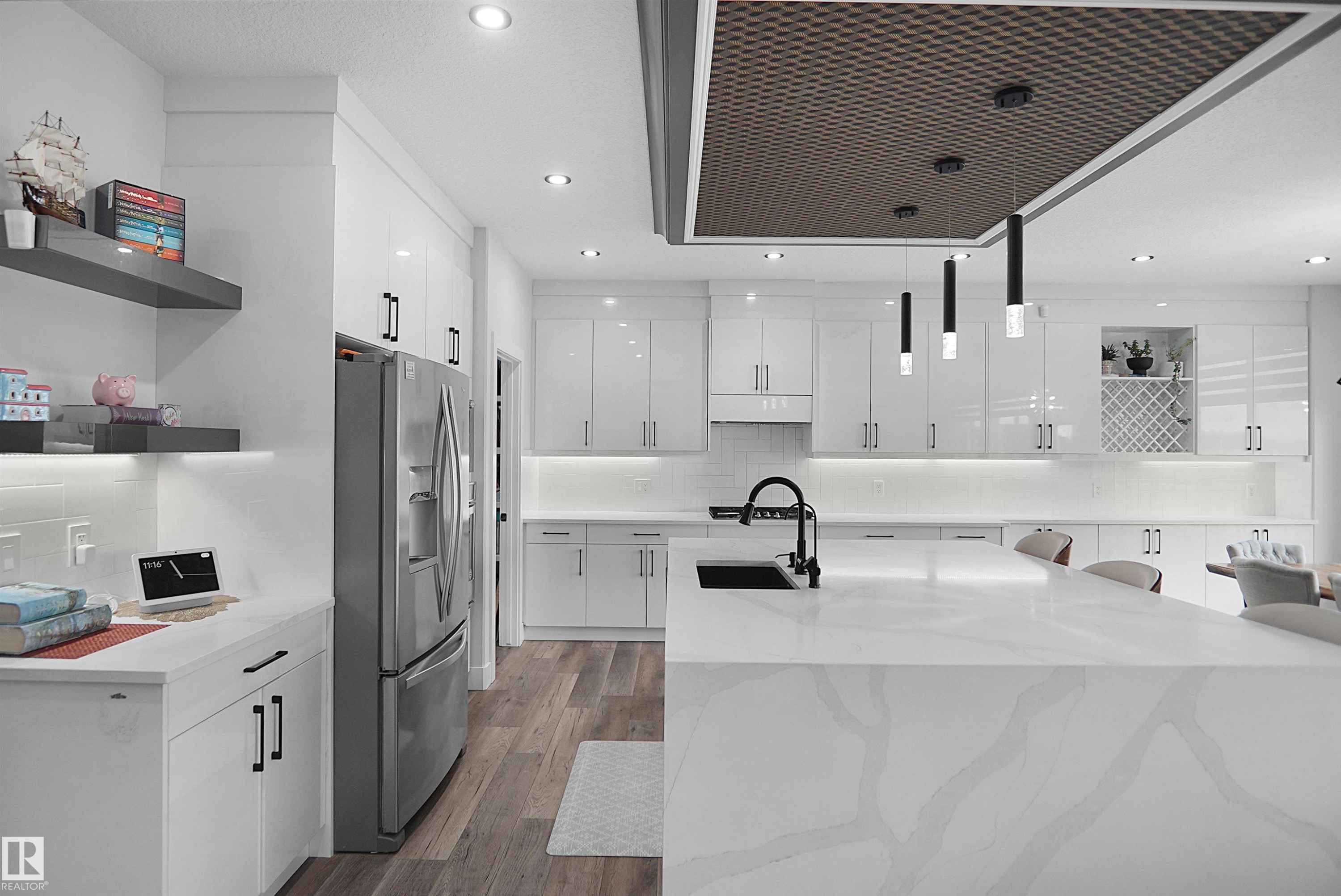 4709 Charles Bay, Edmonton, AB - Indoor Photo Showing Kitchen With Stainless Steel Kitchen With Upgraded Kitchen