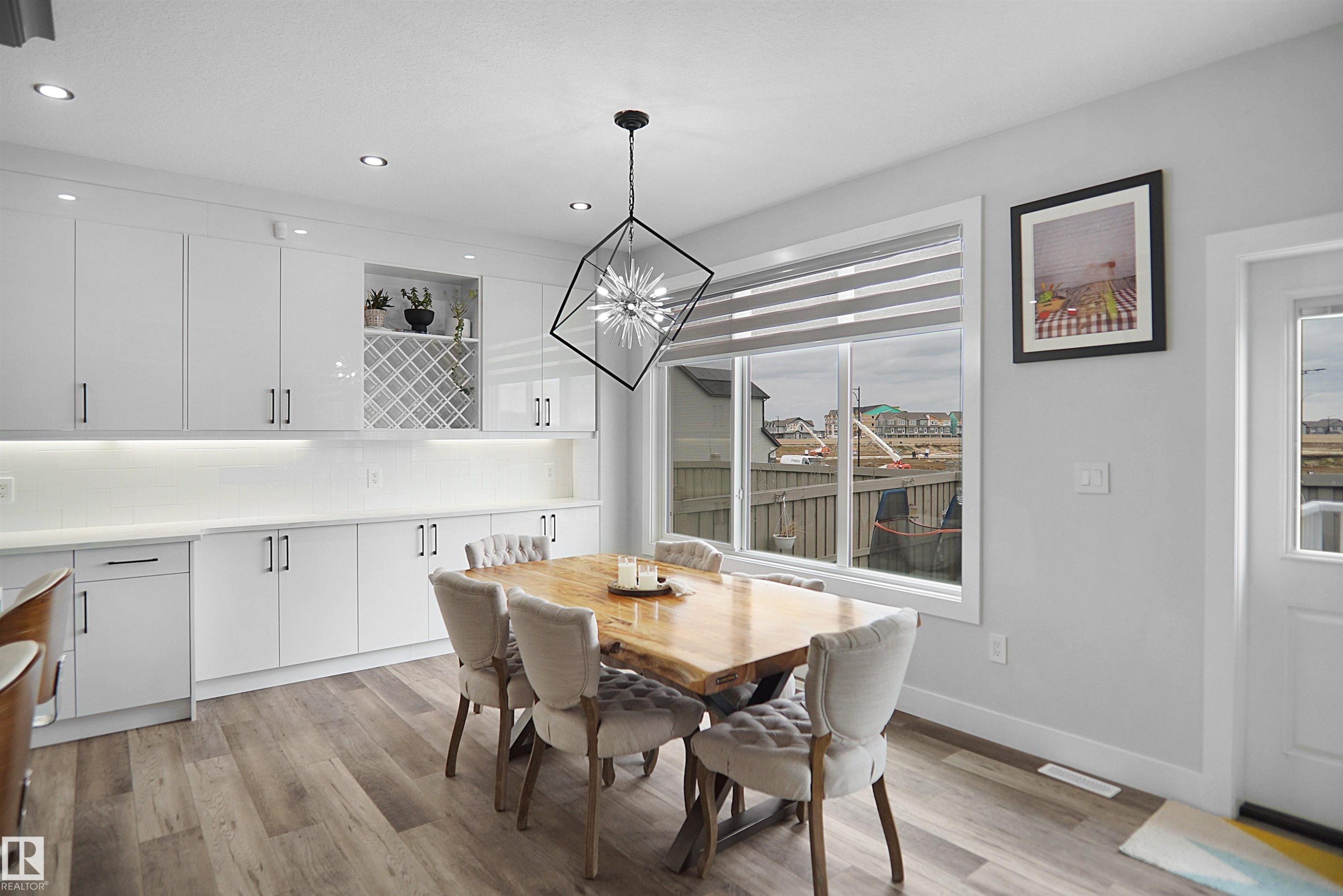 4709 Charles Bay, Edmonton, AB - Indoor Photo Showing Dining Room
