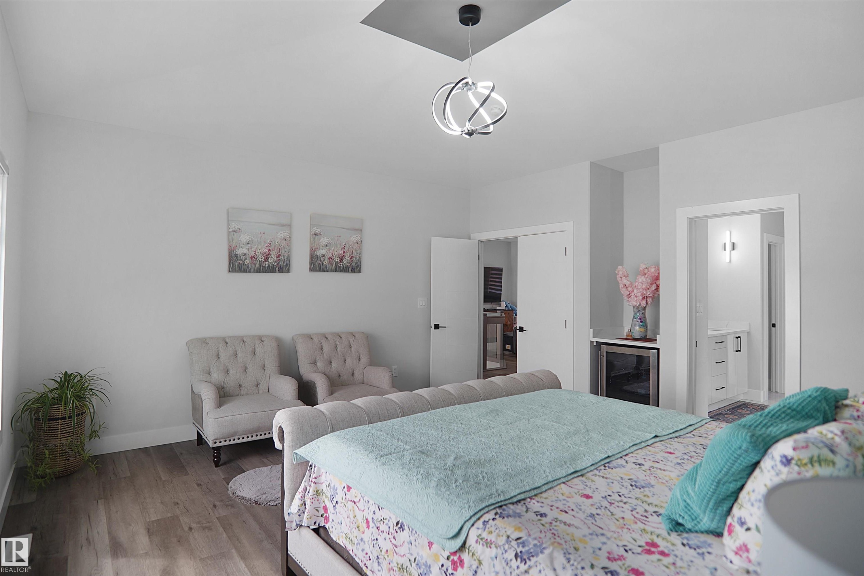 4709 Charles Bay, Edmonton, AB - Indoor Photo Showing Bedroom