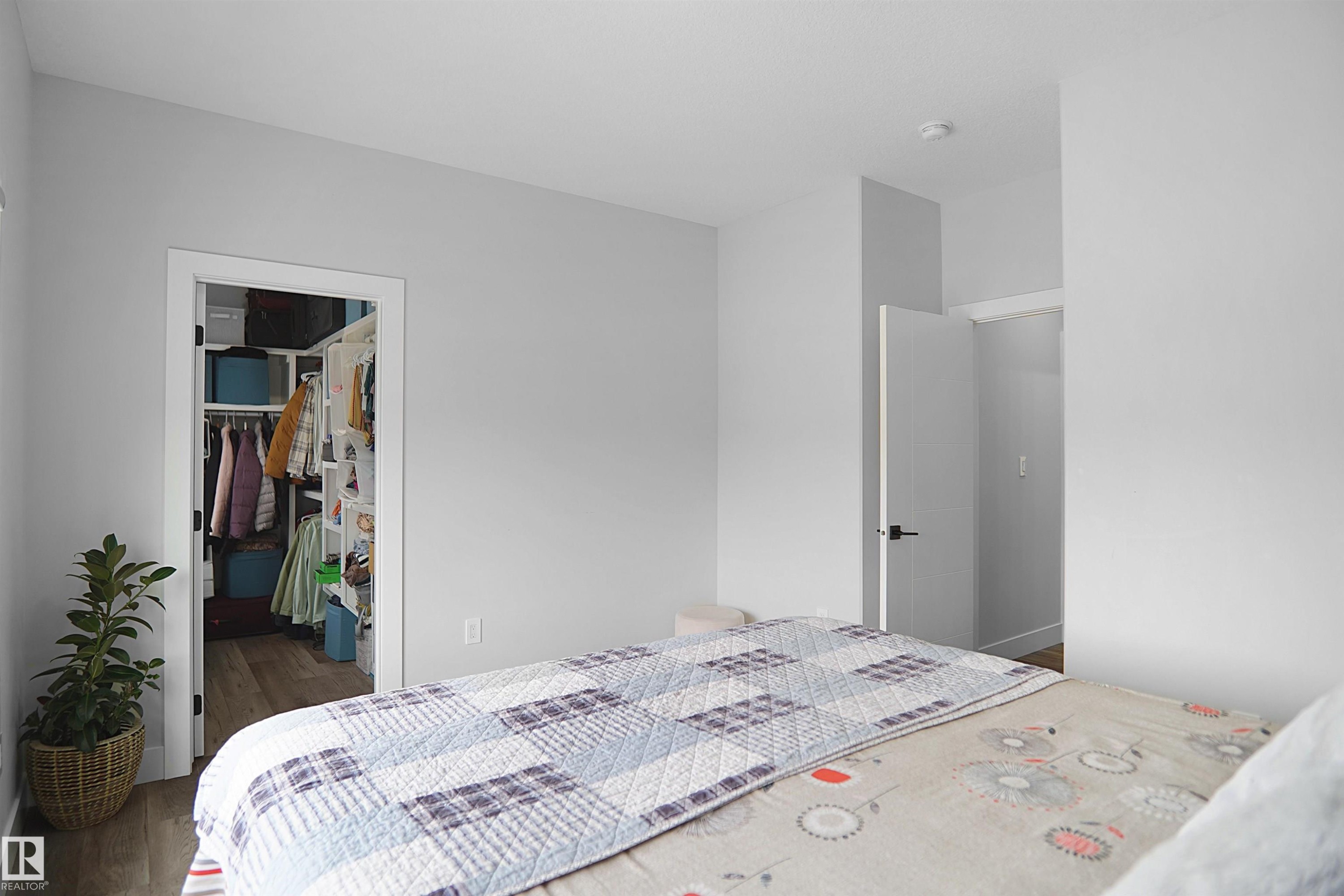 4709 Charles Bay, Edmonton, AB - Indoor Photo Showing Bedroom