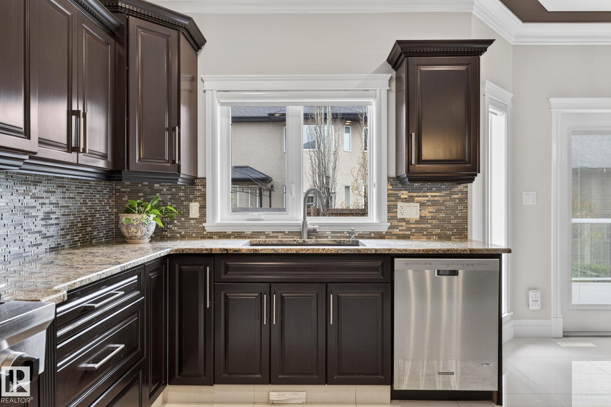 1607 Adamson Close, Edmonton, AB