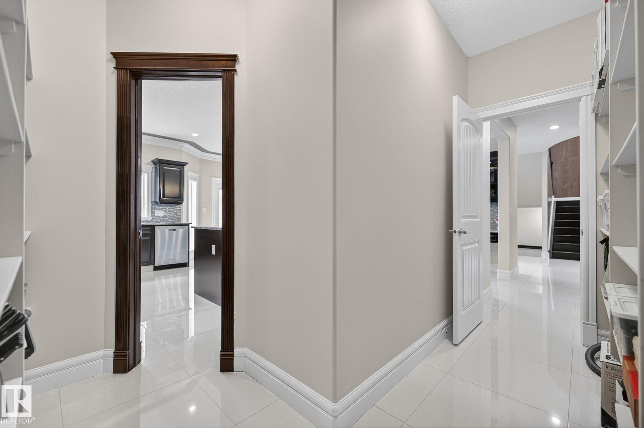 1607 Adamson Close, Edmonton, AB