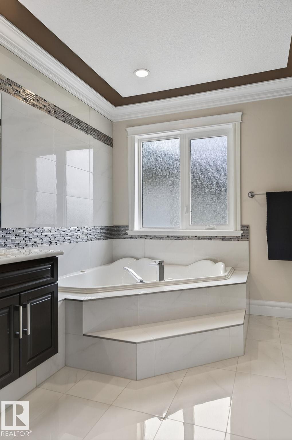 1607 Adamson Close, Edmonton, AB