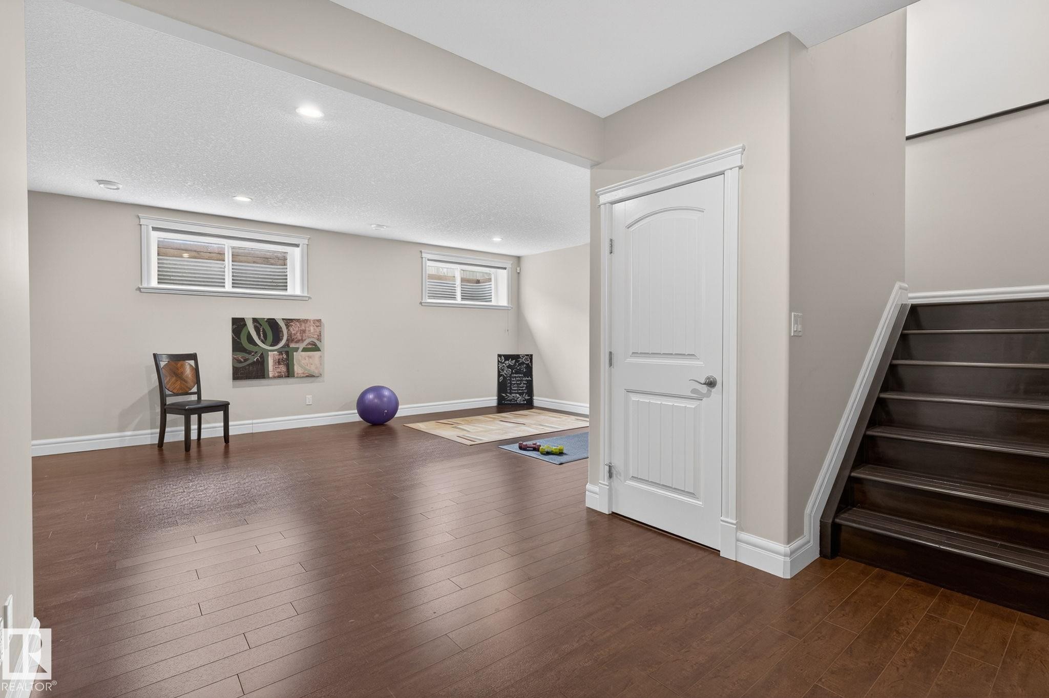 1607 Adamson Close, Edmonton, AB