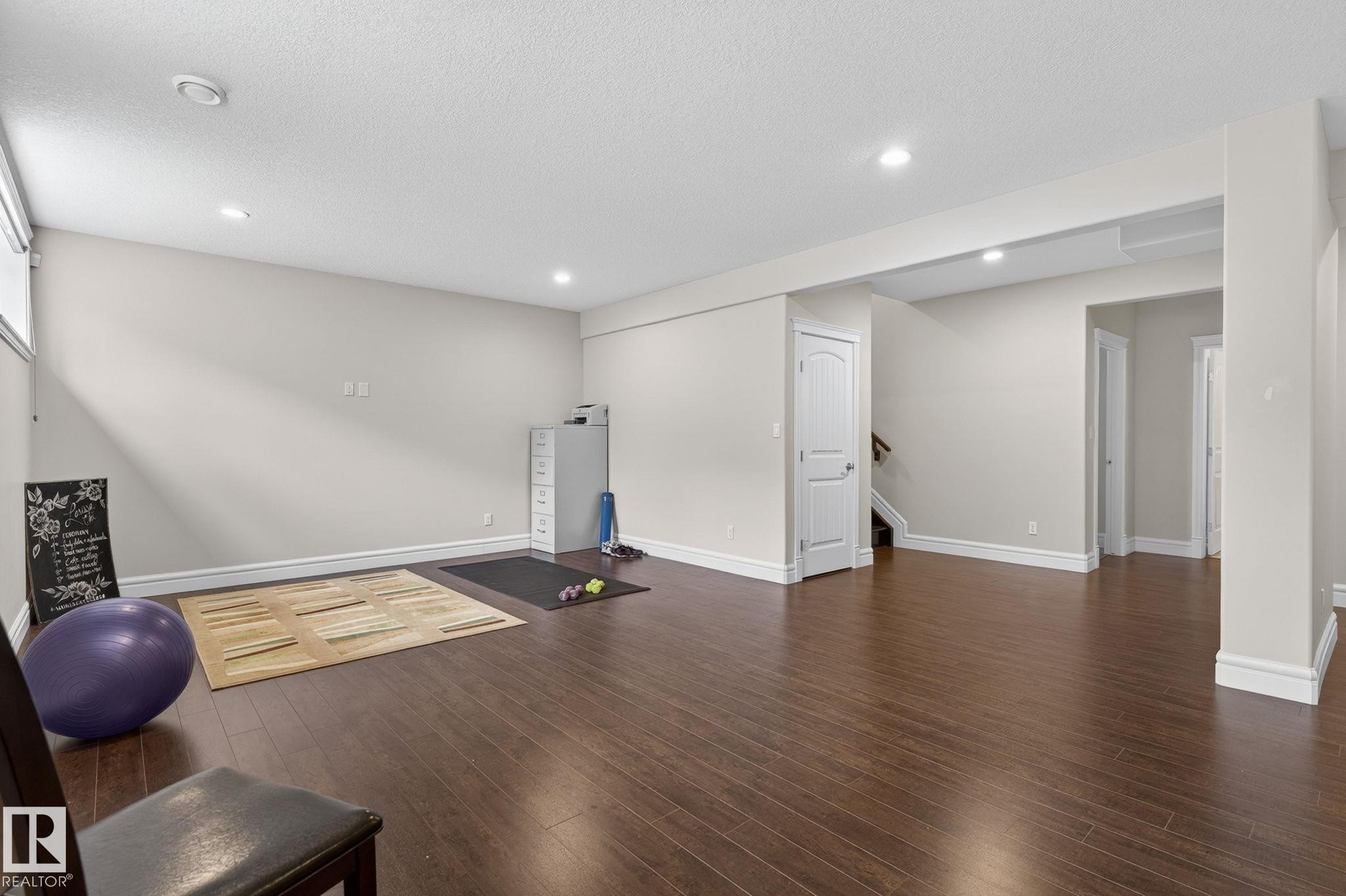1607 Adamson Close, Edmonton, AB