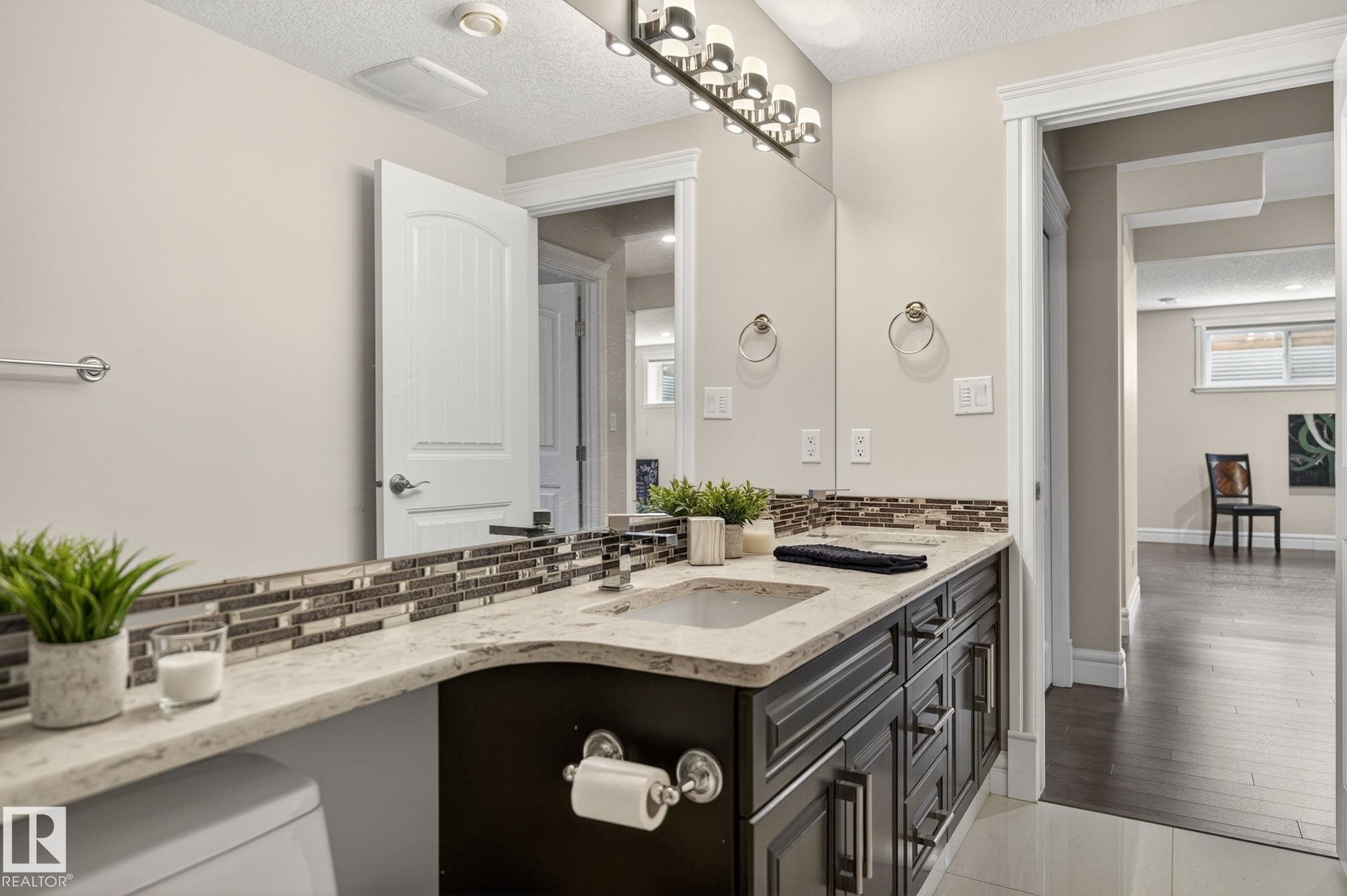 1607 Adamson Close, Edmonton, AB