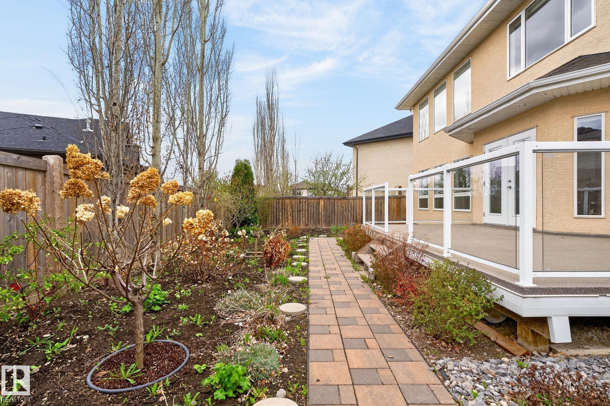 1607 Adamson Close, Edmonton, AB