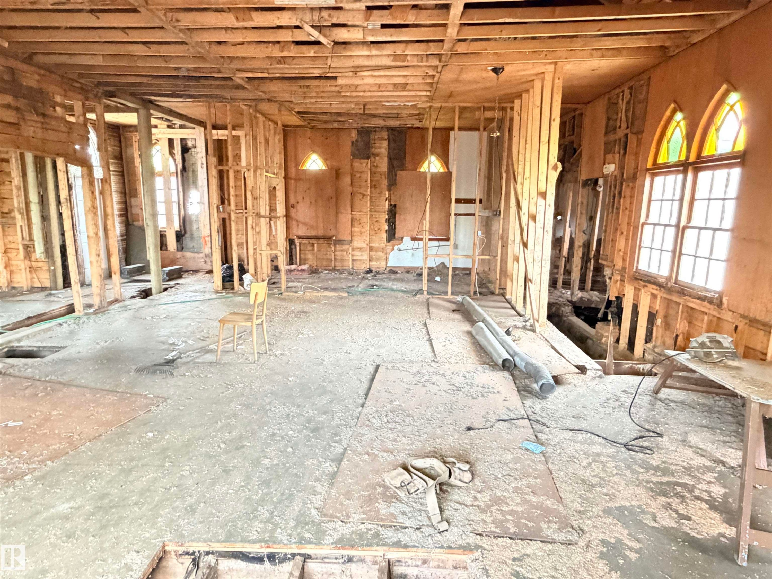 Image quality insufficient for description - 5036 49 Street, Clyde, AB - Indoor