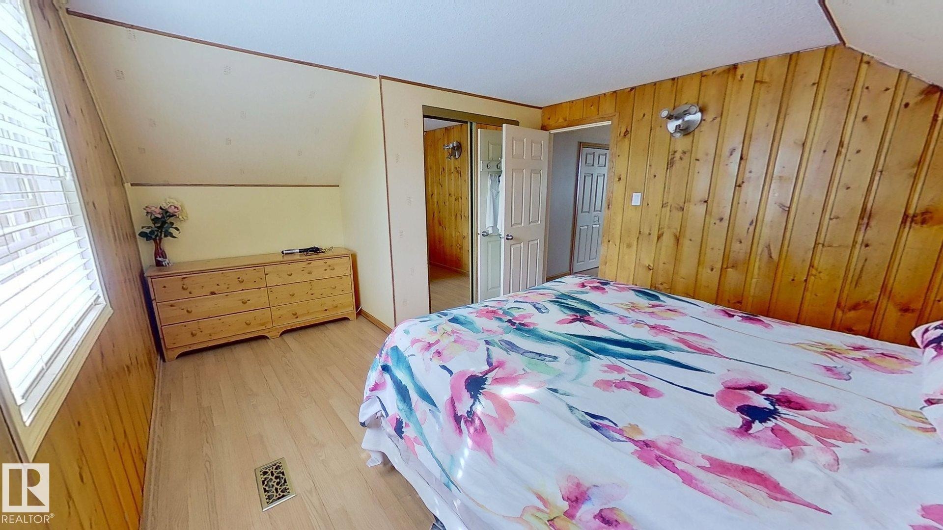 13908 117 Avenue, Edmonton, AB - Indoor Photo Showing Bedroom