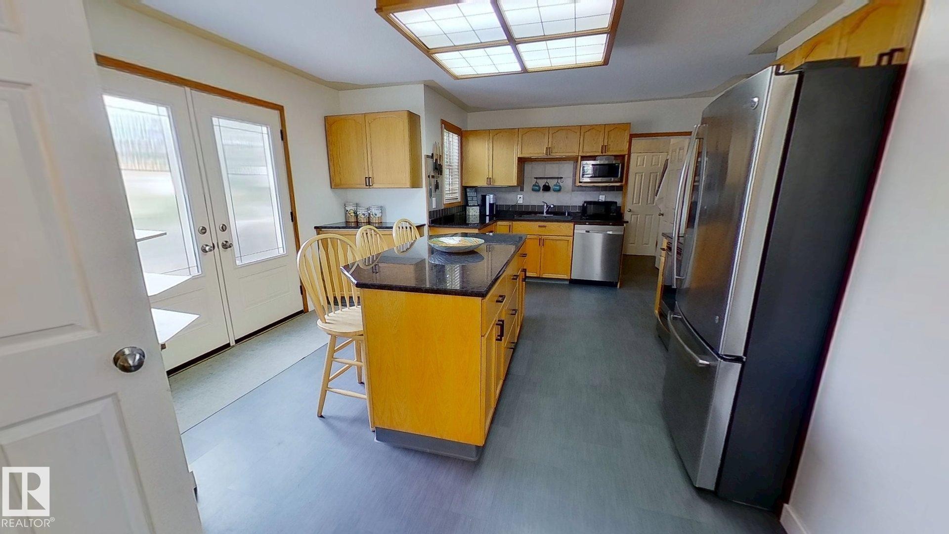 13908 117 Avenue, Edmonton, AB - Indoor Photo Showing Kitchen