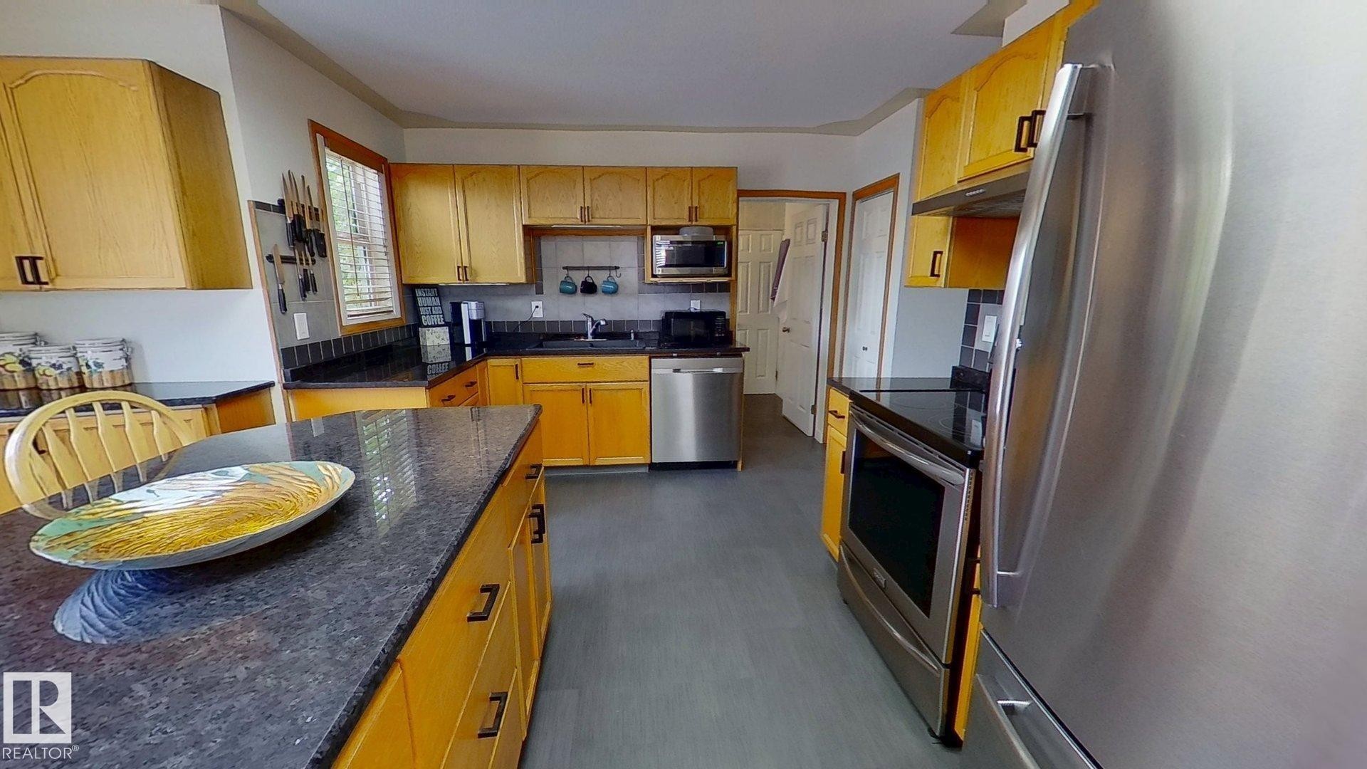 13908 117 Avenue, Edmonton, AB - Indoor Photo Showing Kitchen