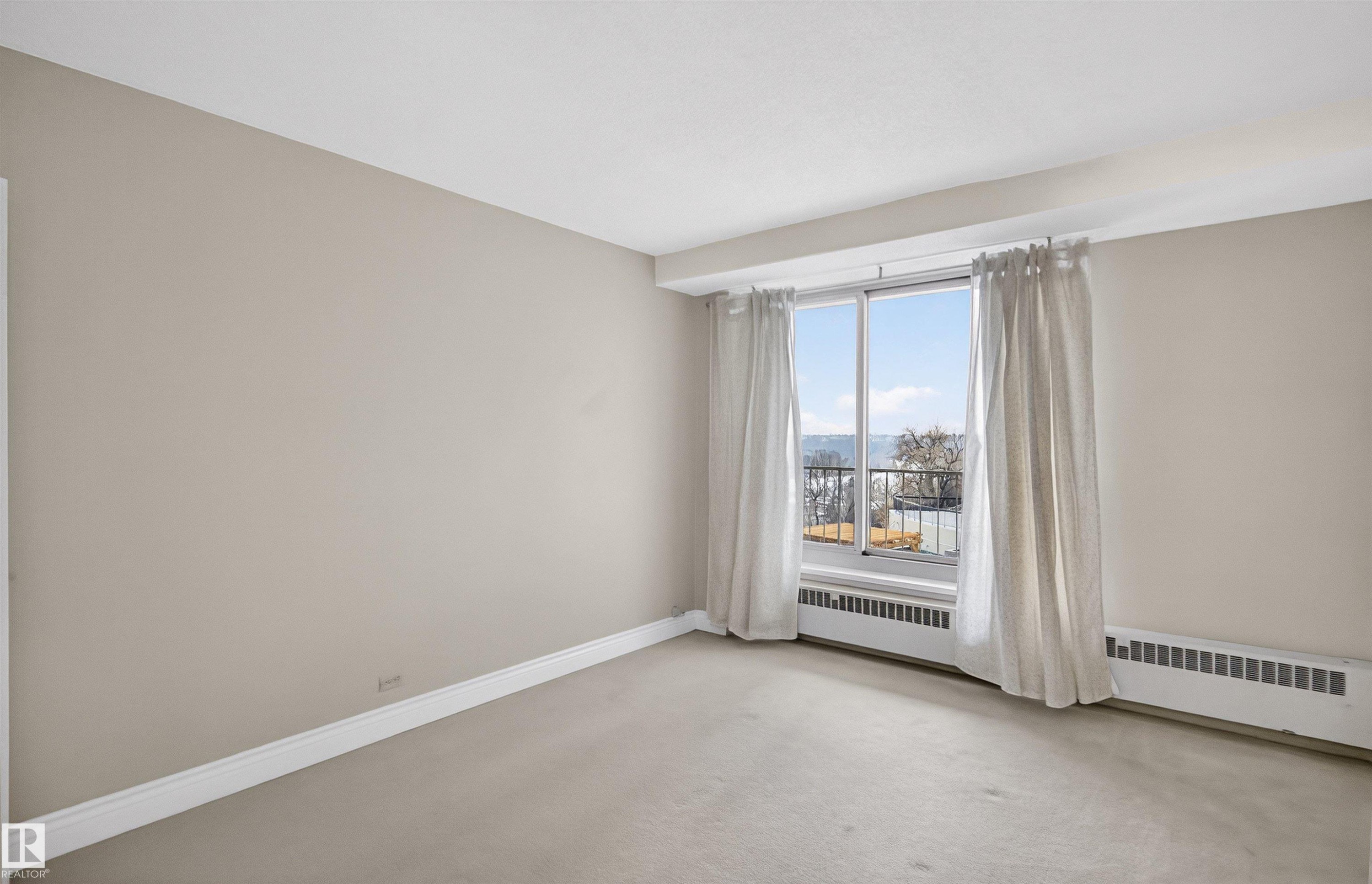 304 12207 Jasper Avenue, Edmonton, AB - Indoor Photo Showing Other Room