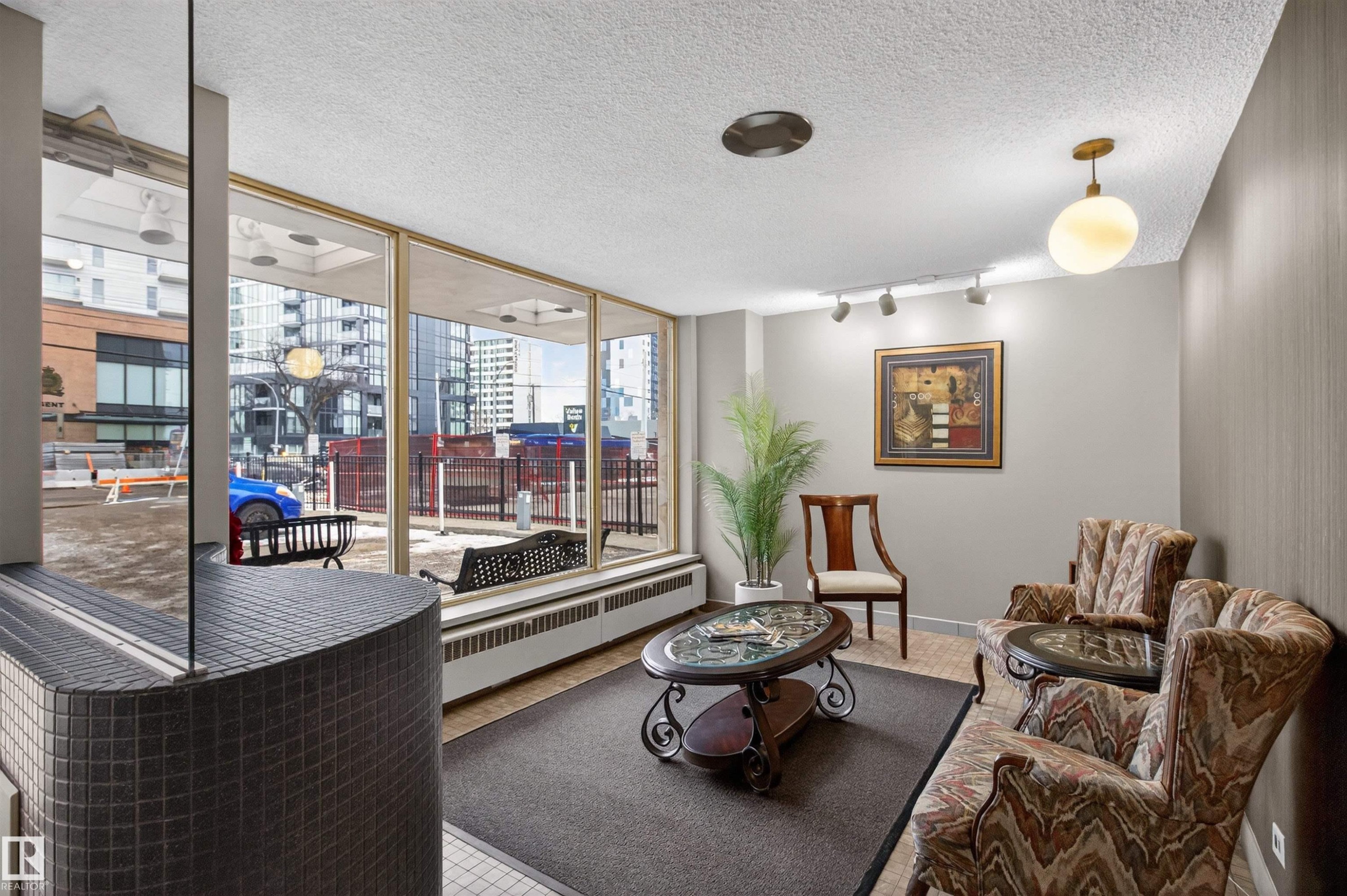 304 12207 Jasper Avenue, Edmonton, AB - Indoor Photo Showing Living Room