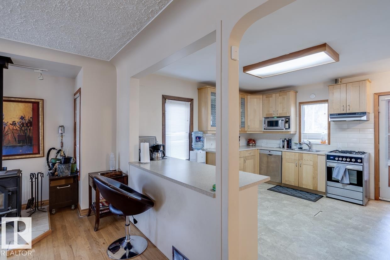 14002 106 Avenue, Edmonton, AB - Indoor Photo Showing Kitchen