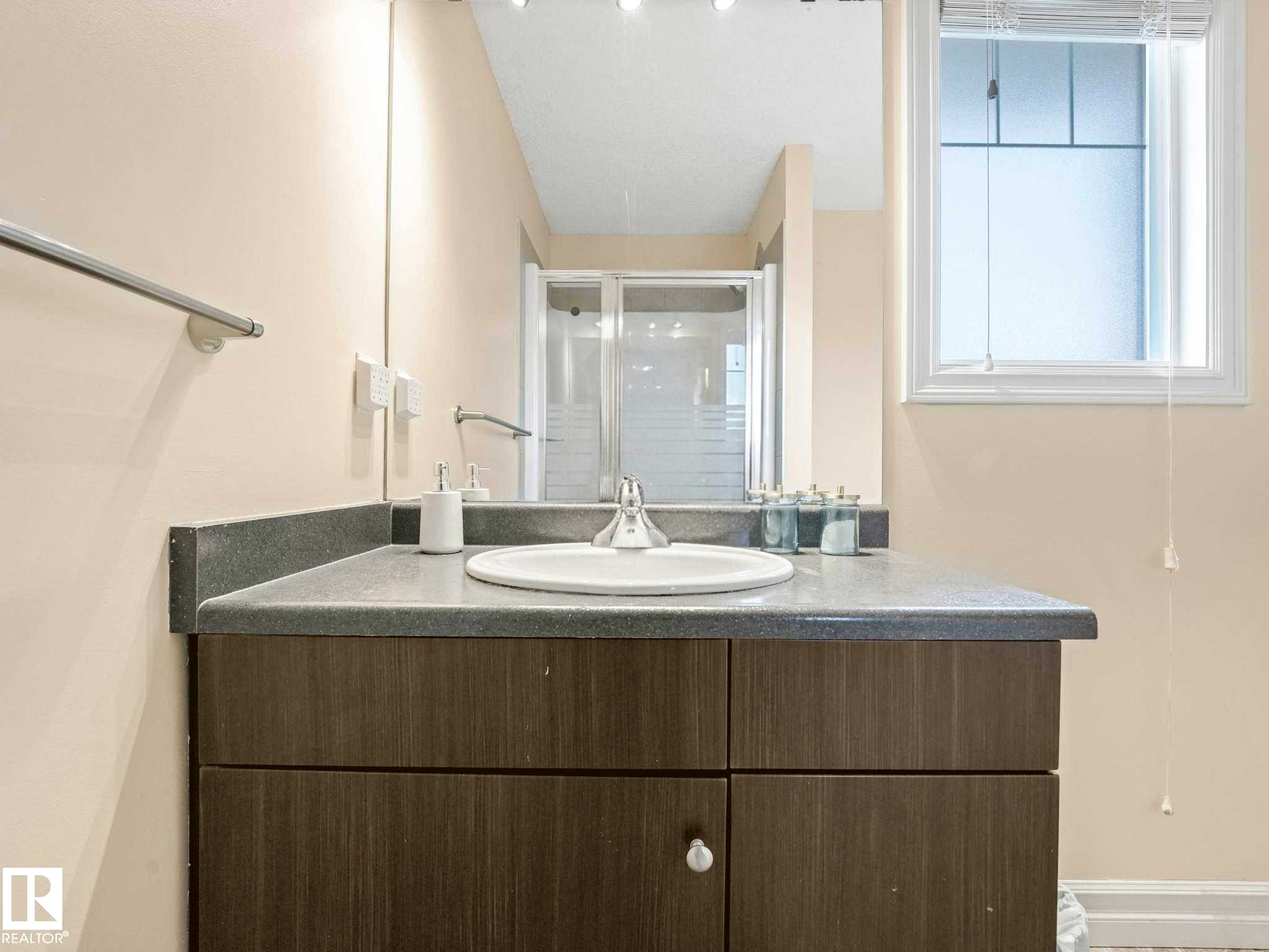 66 5317 3 Avenue, Edmonton, AB - Indoor Photo Showing Bathroom