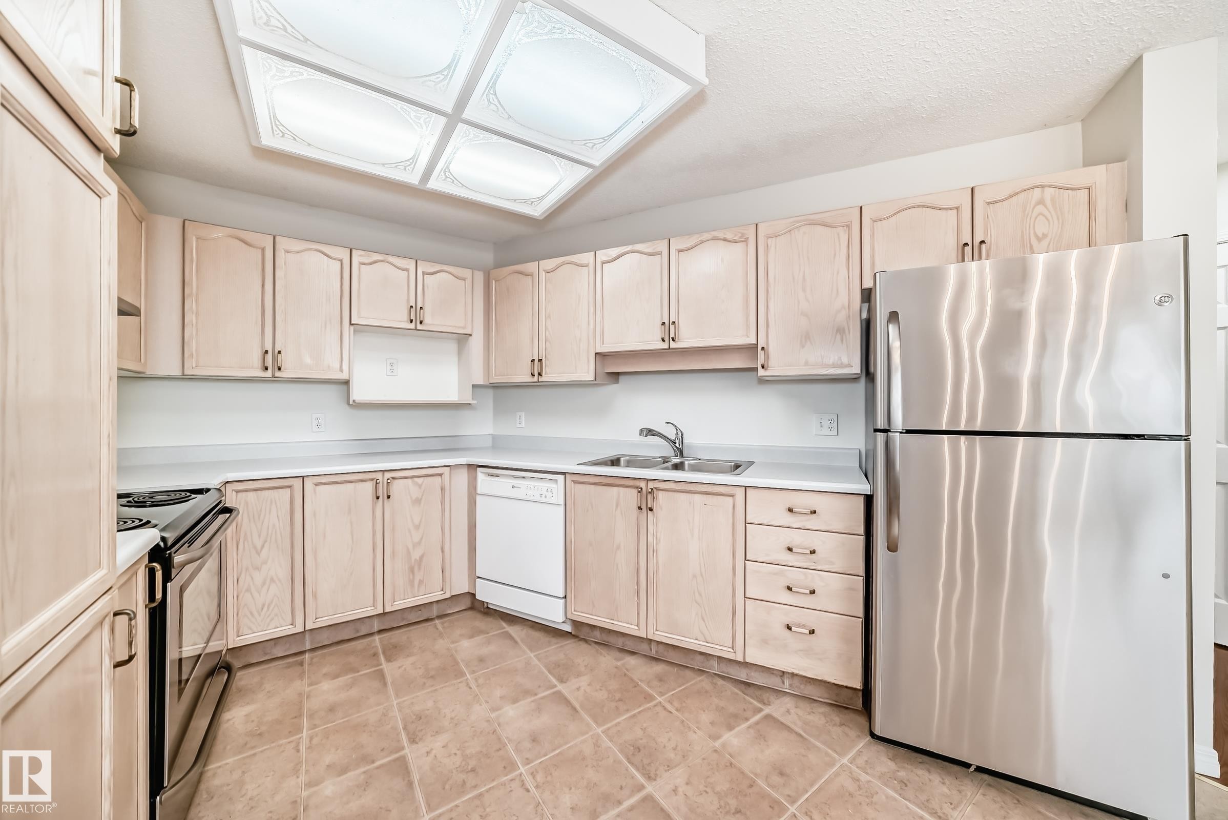 #28 603 Youville Dr E Nw, Edmonton, AB - Indoor Photo Showing Kitchen With Double Sink