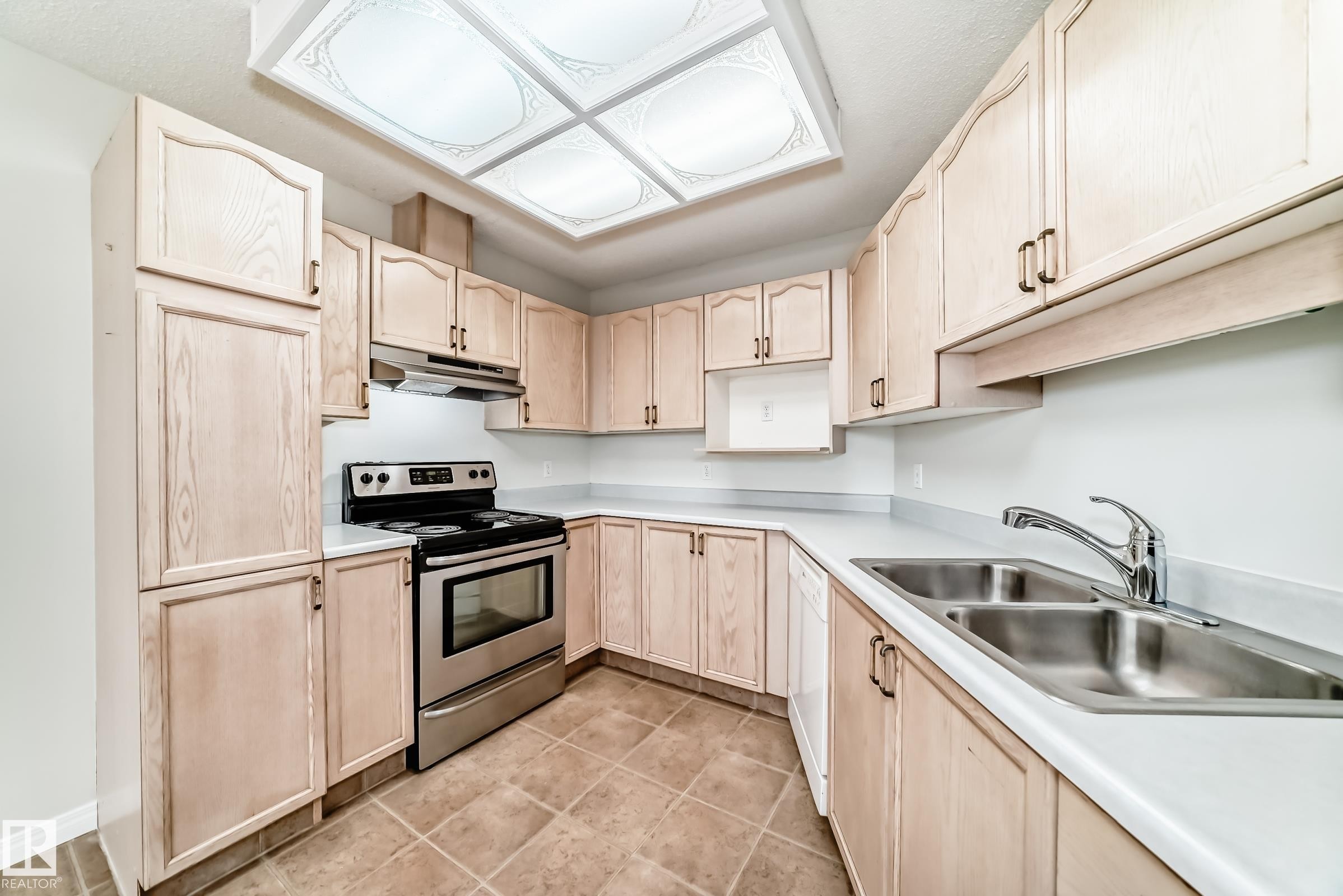 #28 603 Youville Dr E Nw, Edmonton, AB - Indoor Photo Showing Kitchen With Double Sink