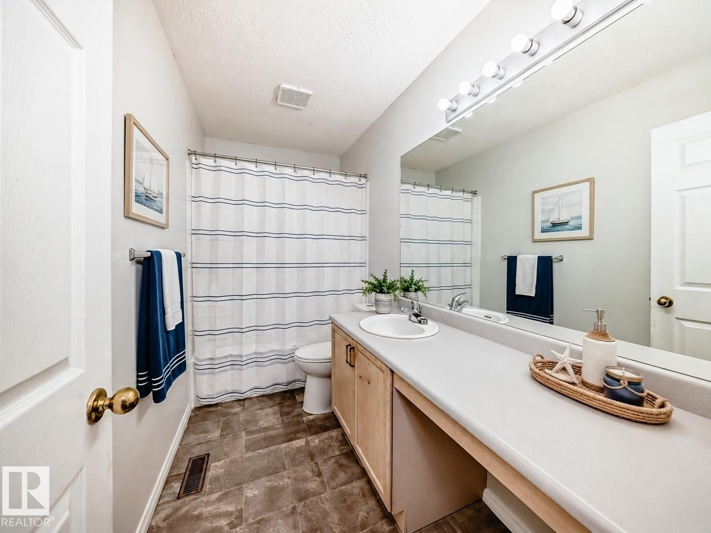 #28 603 Youville Dr E Nw, Edmonton, AB - Indoor Photo Showing Bathroom