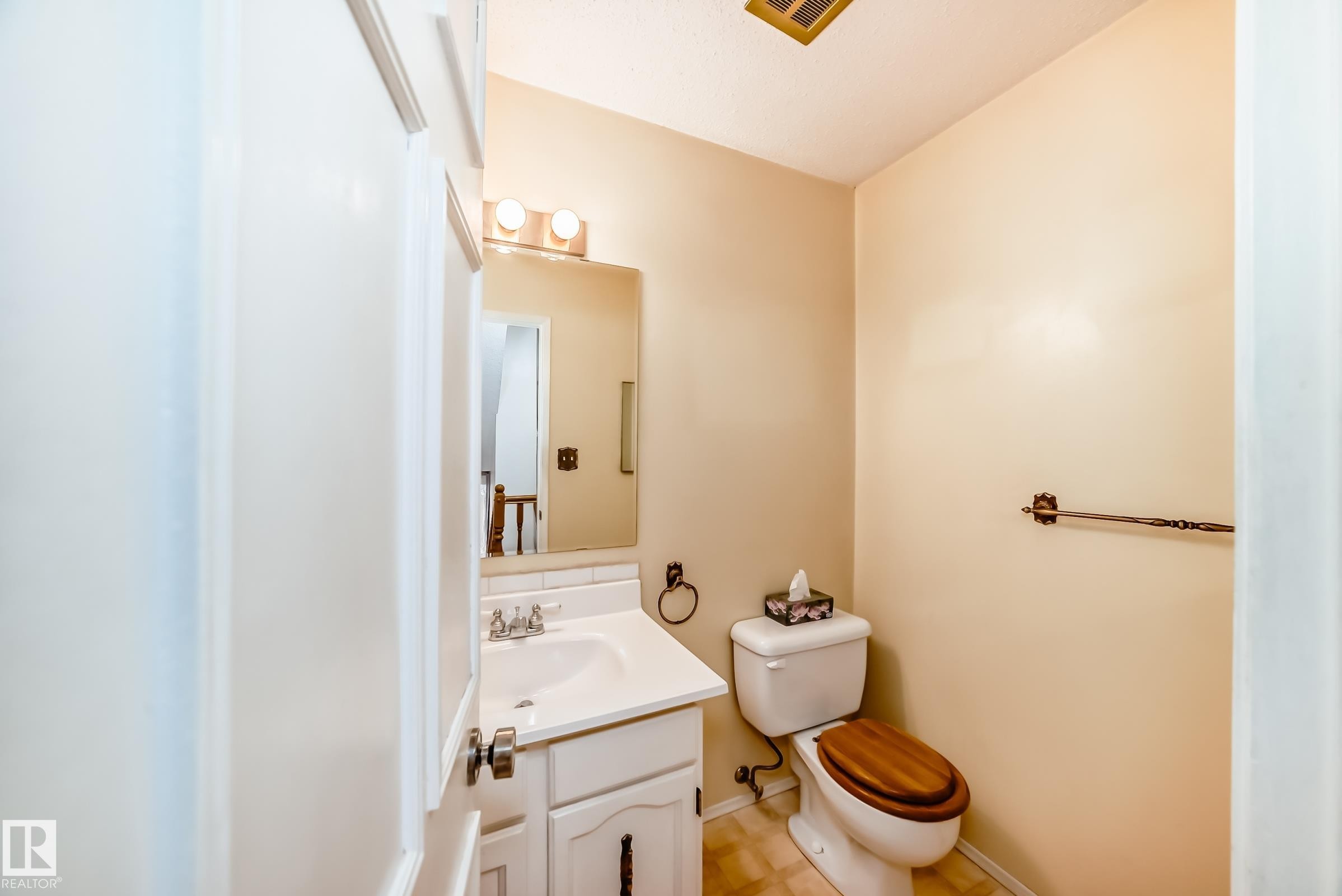 12018 157 Avenue, Edmonton, AB - Indoor Photo Showing Bathroom