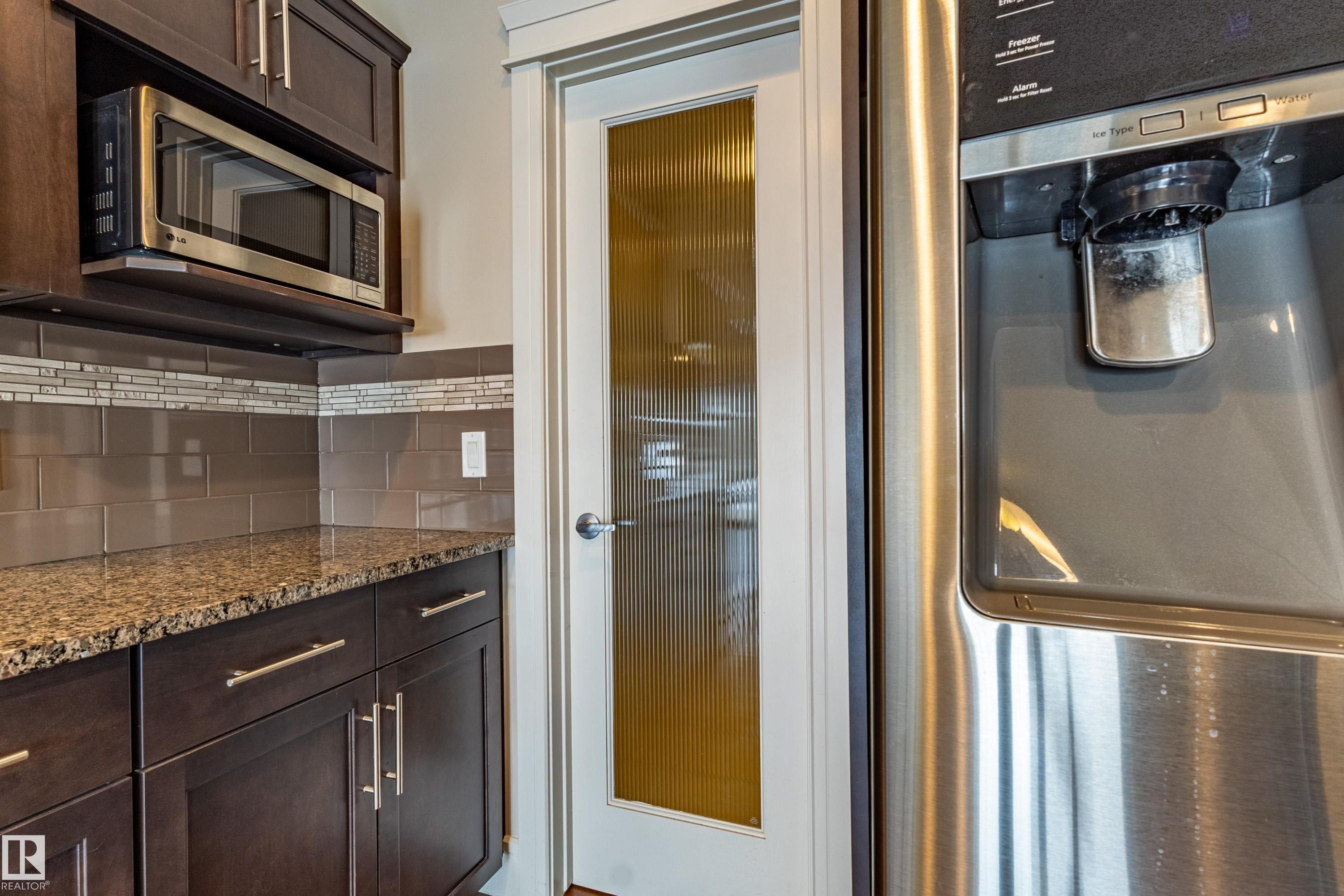 4906 Crabapple Lane Sw, Edmonton, AB - Indoor Photo Showing Kitchen