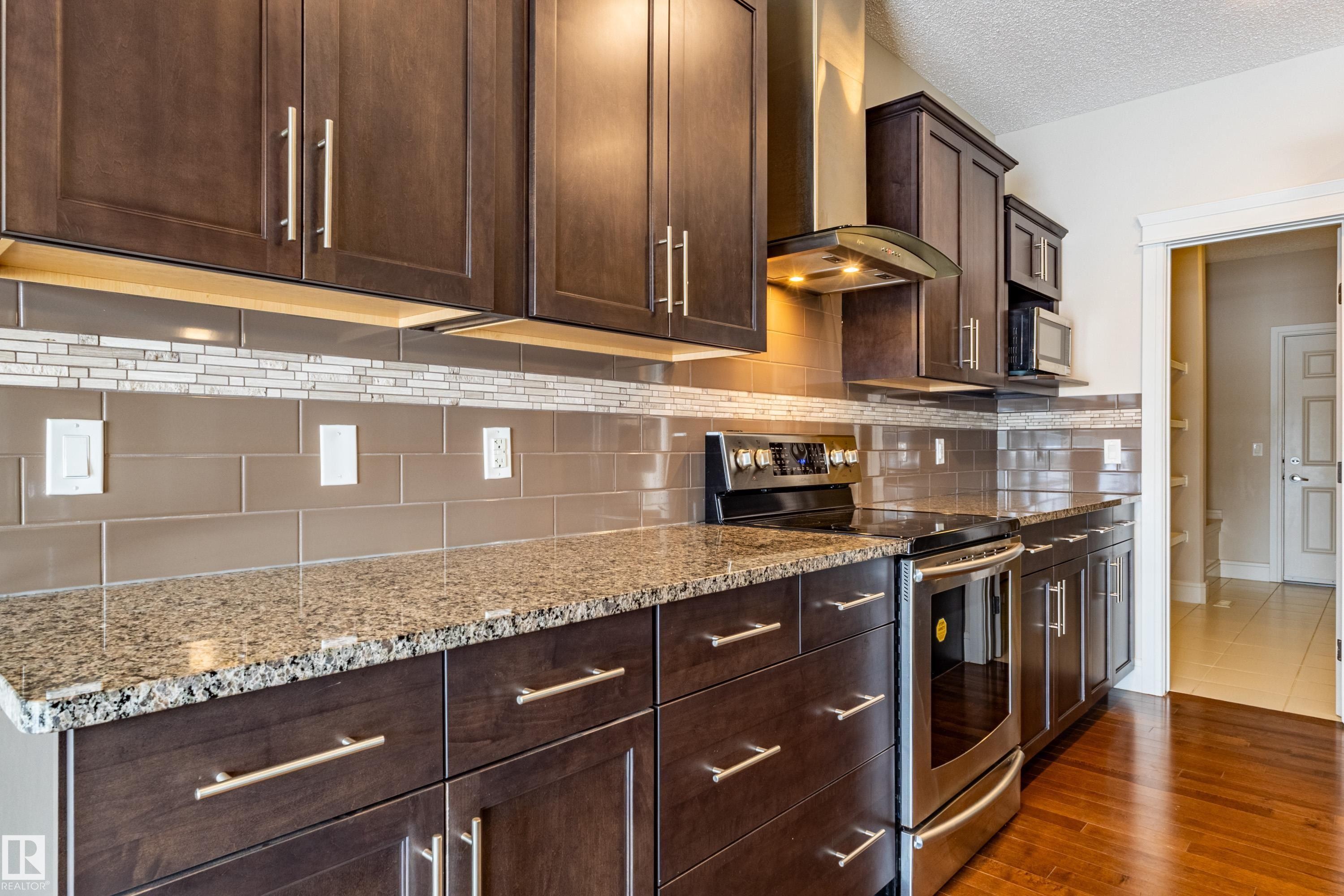 4906 Crabapple Lane Sw, Edmonton, AB - Indoor Photo Showing Kitchen With Upgraded Kitchen