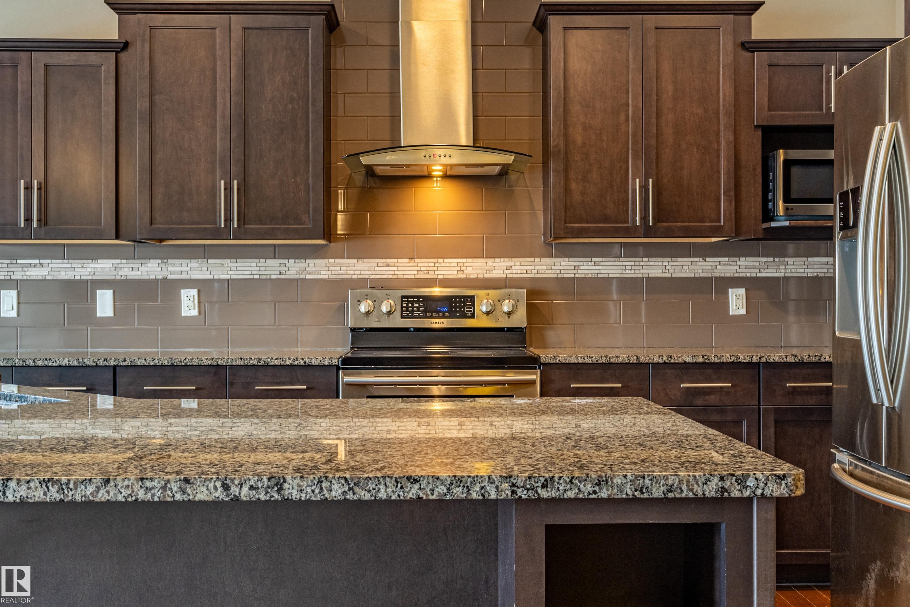 4906 Crabapple Lane Sw, Edmonton, AB - Indoor Photo Showing Kitchen With Upgraded Kitchen