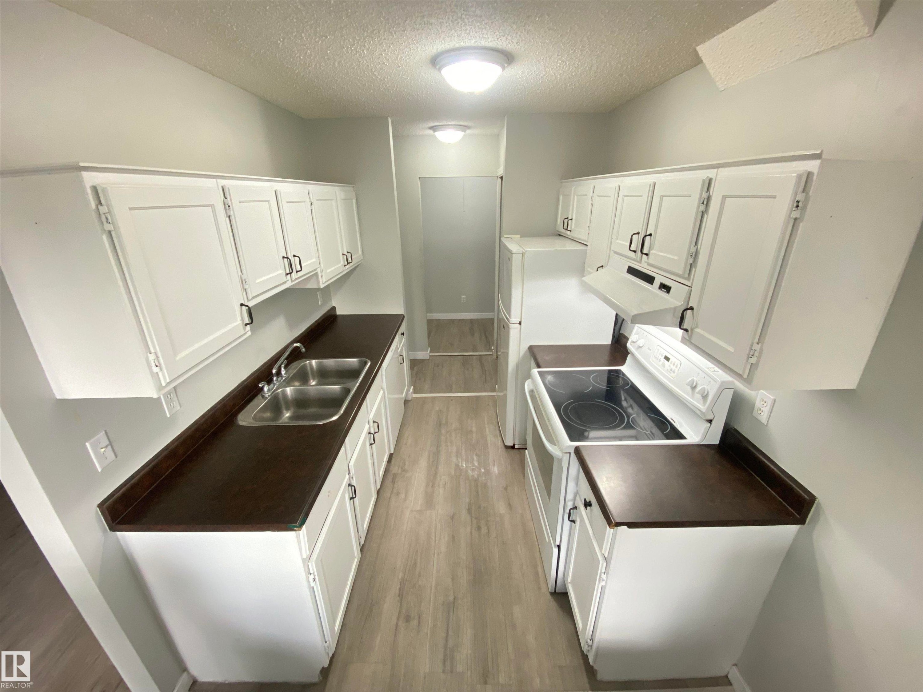 302 10826 113 Street, Edmonton, AB - Indoor