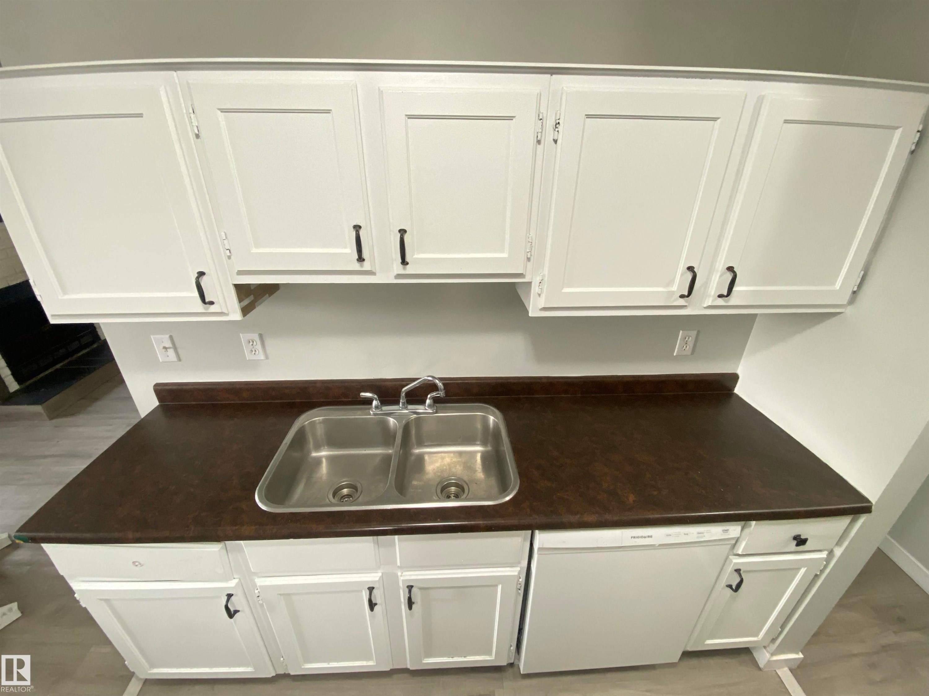 302 10826 113 Street, Edmonton, AB - Indoor Photo Showing Kitchen With Double Sink