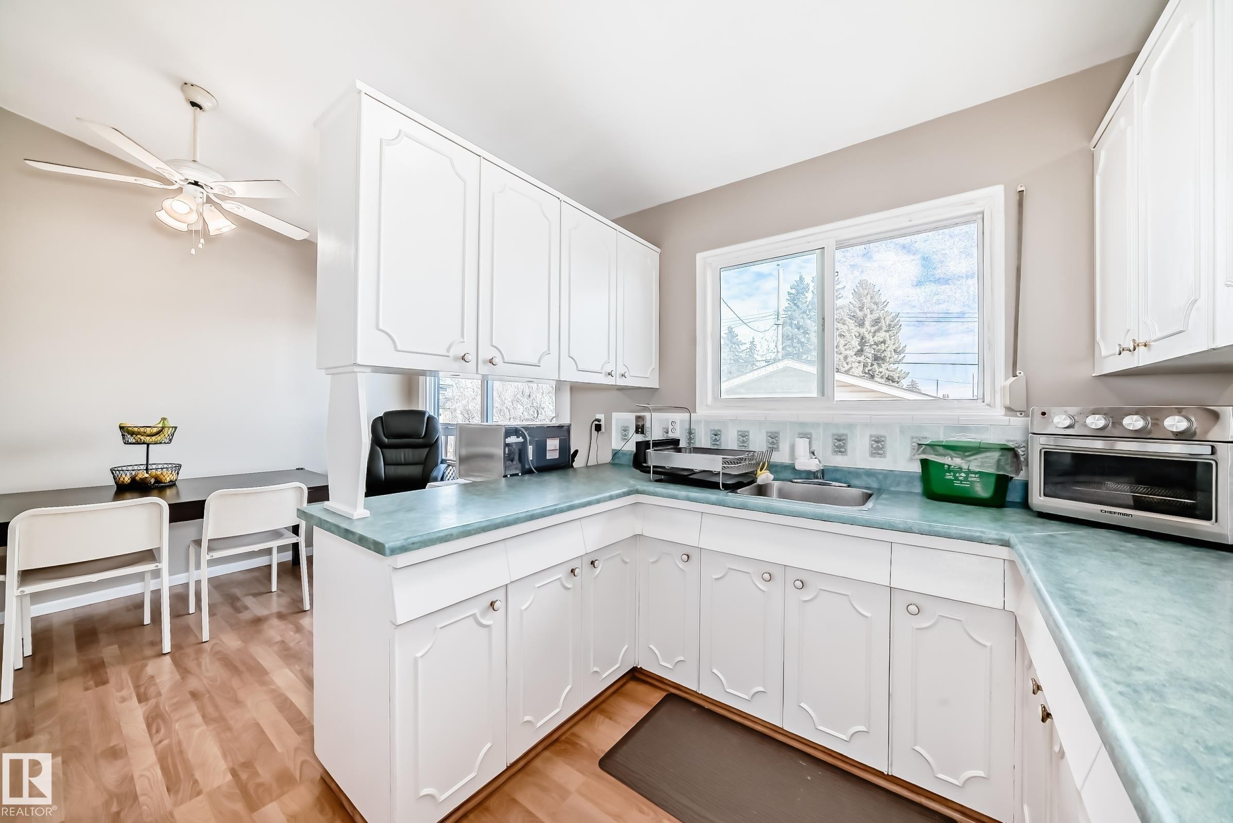 13419 70 Street, Edmonton, AB - Indoor Photo Showing Kitchen