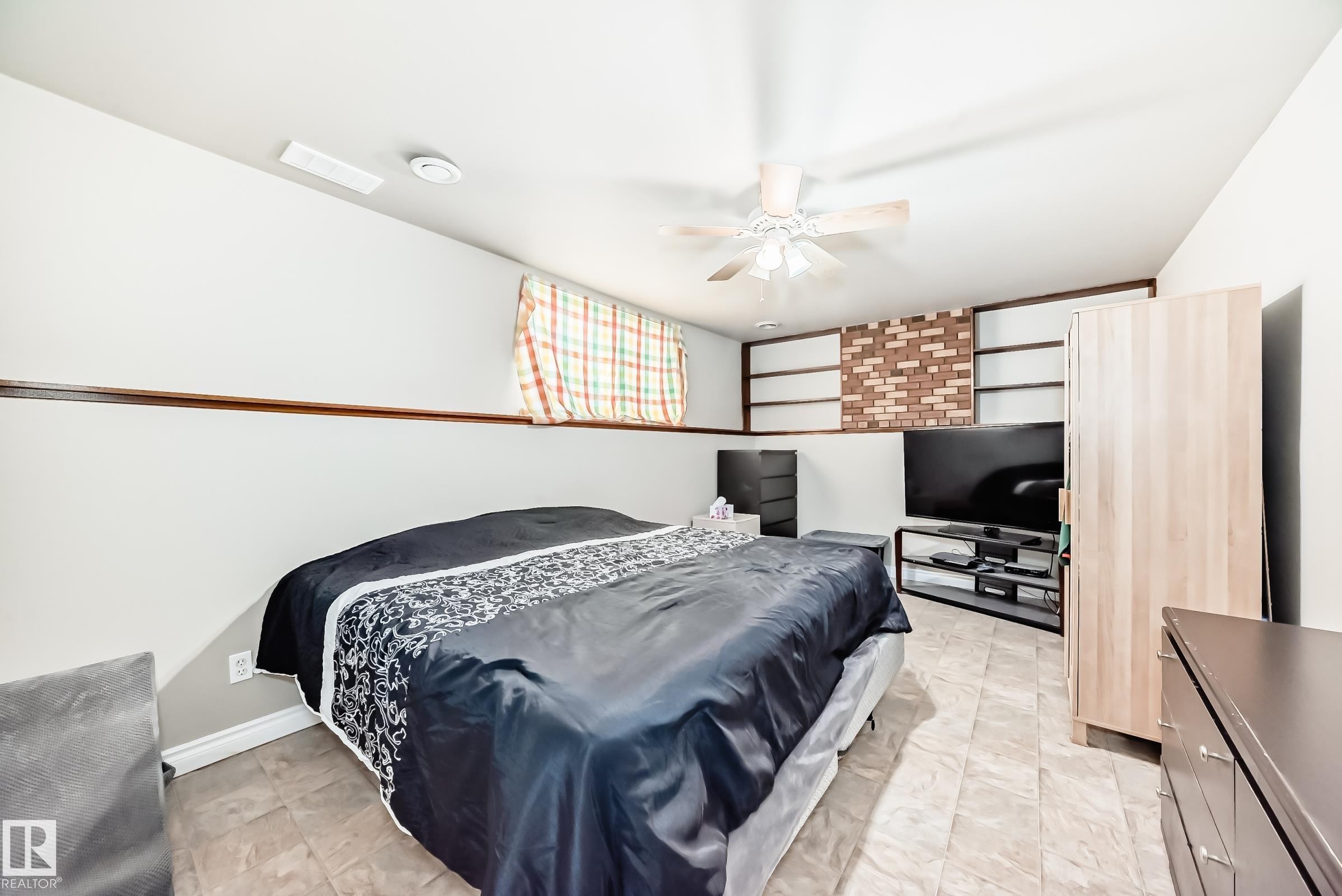 13419 70 Street, Edmonton, AB - Indoor Photo Showing Bedroom