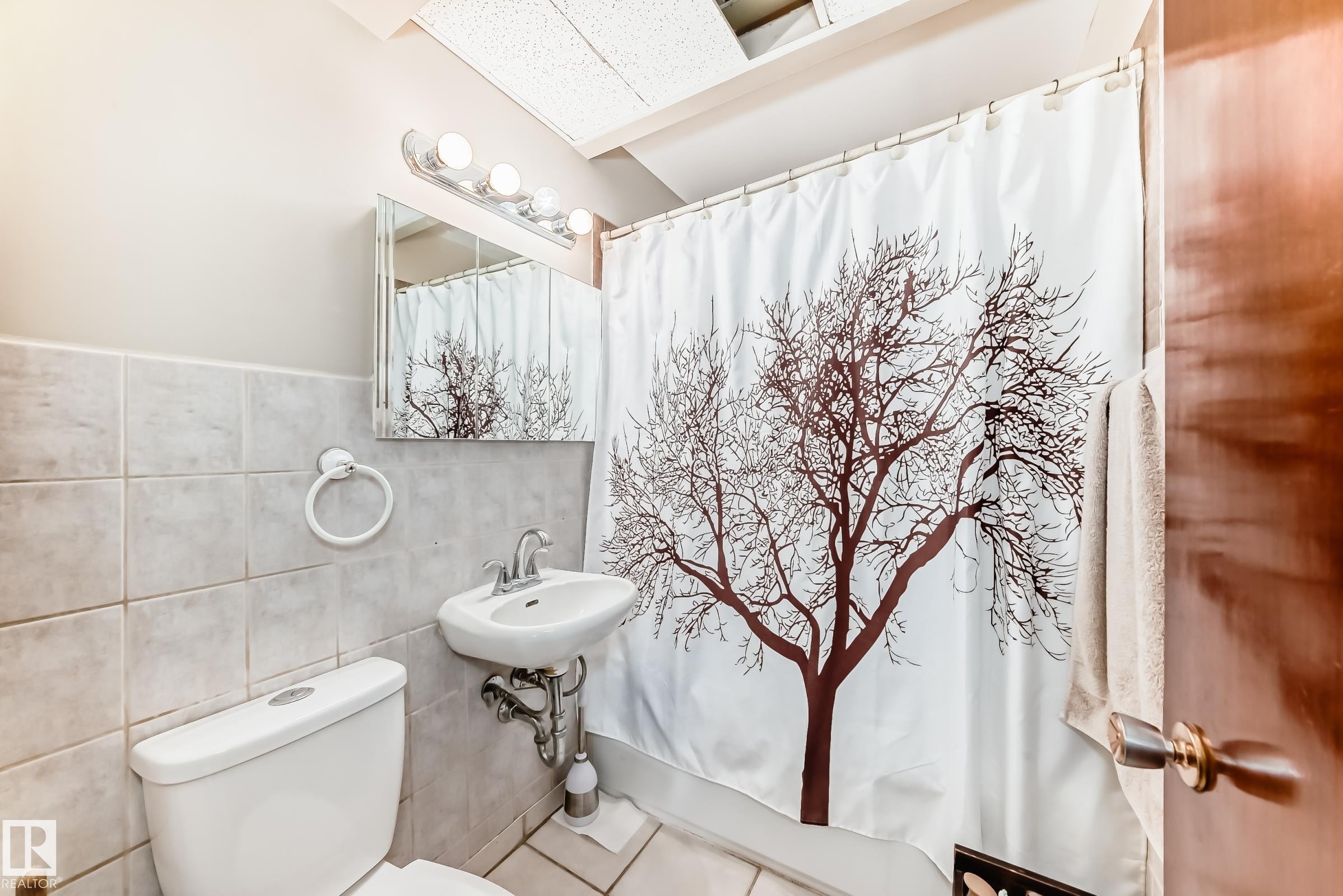 13419 70 Street, Edmonton, AB - Indoor Photo Showing Bathroom