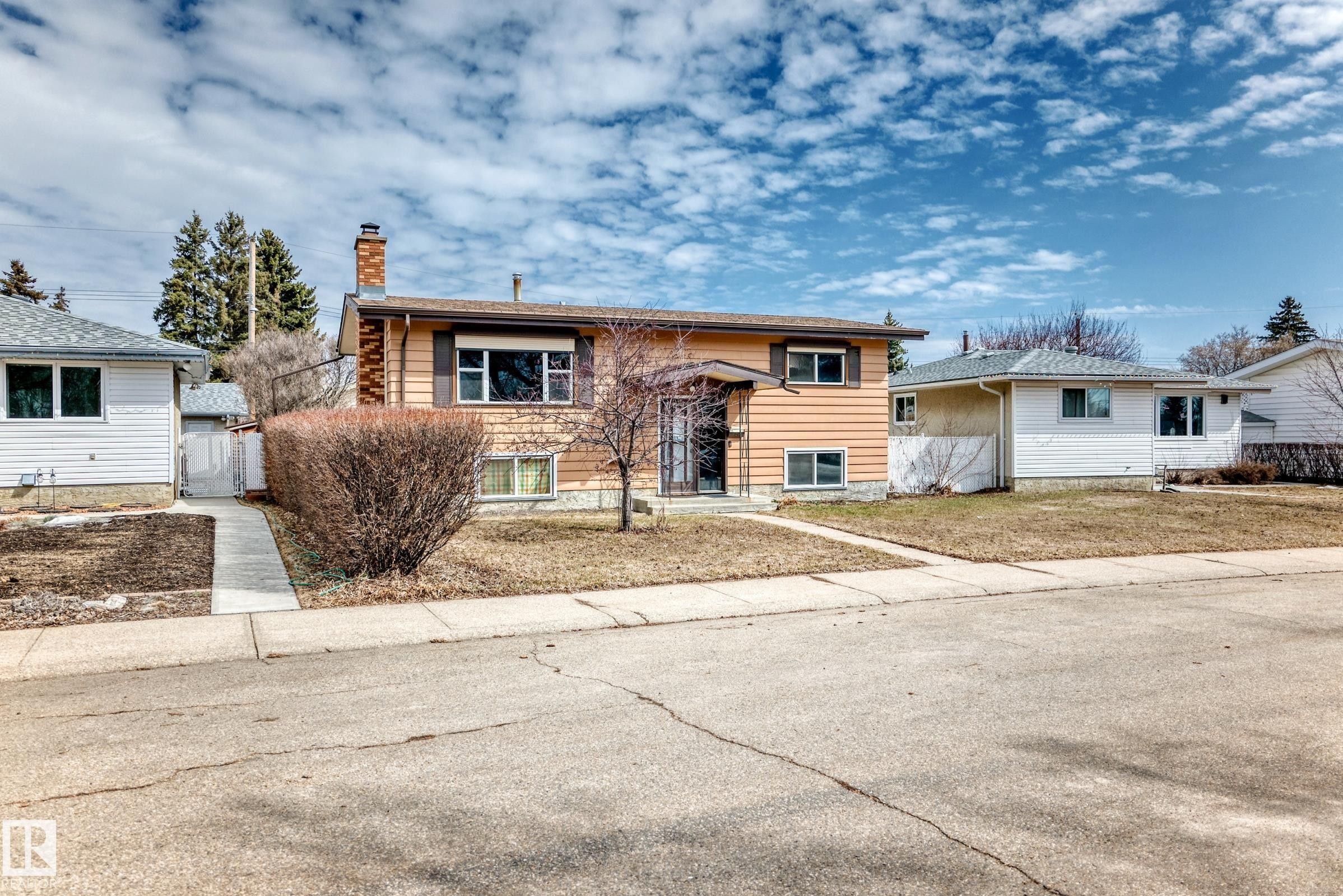 13419 70 Street, Edmonton, AB - Outdoor
