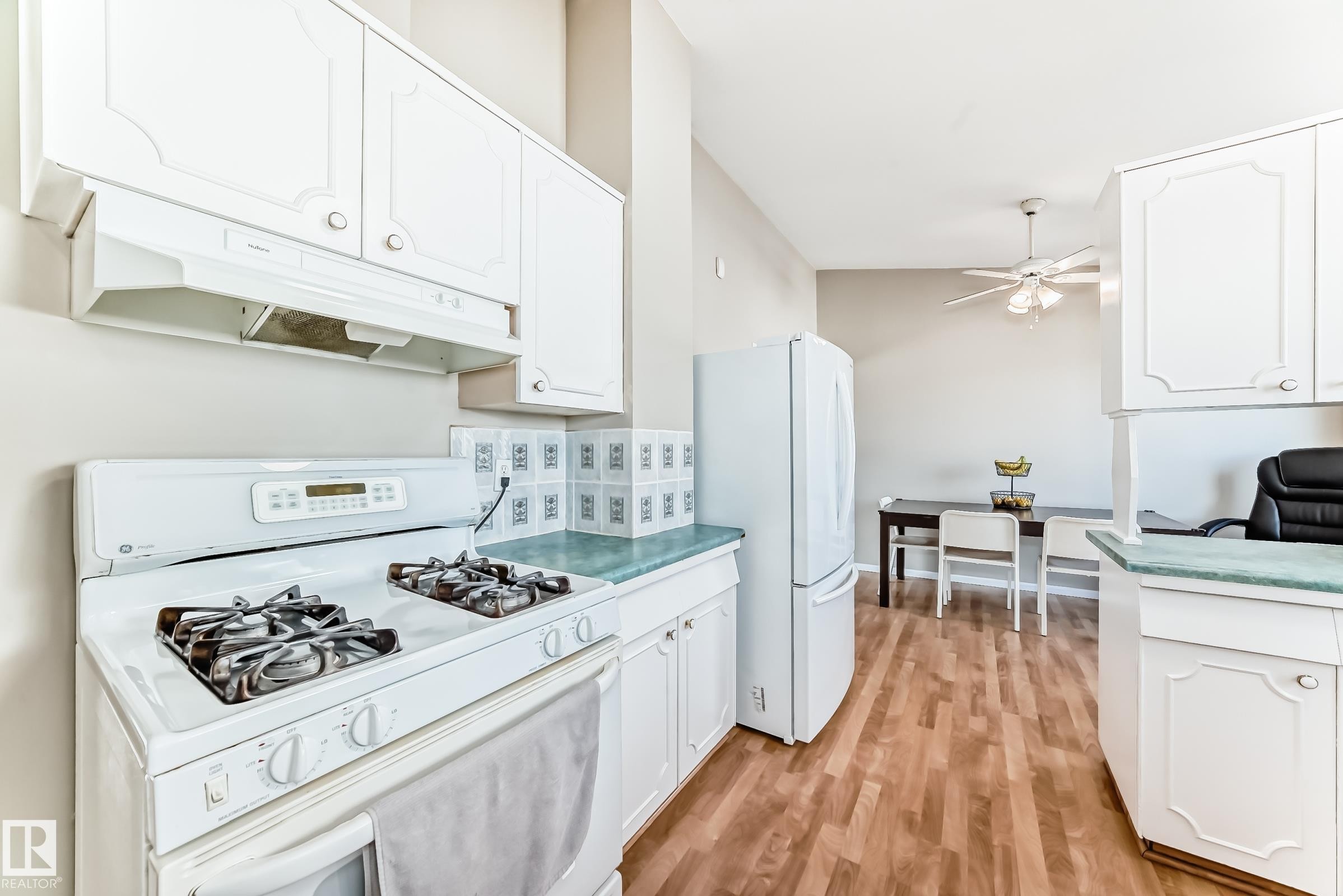 13419 70 Street, Edmonton, AB - Indoor Photo Showing Kitchen
