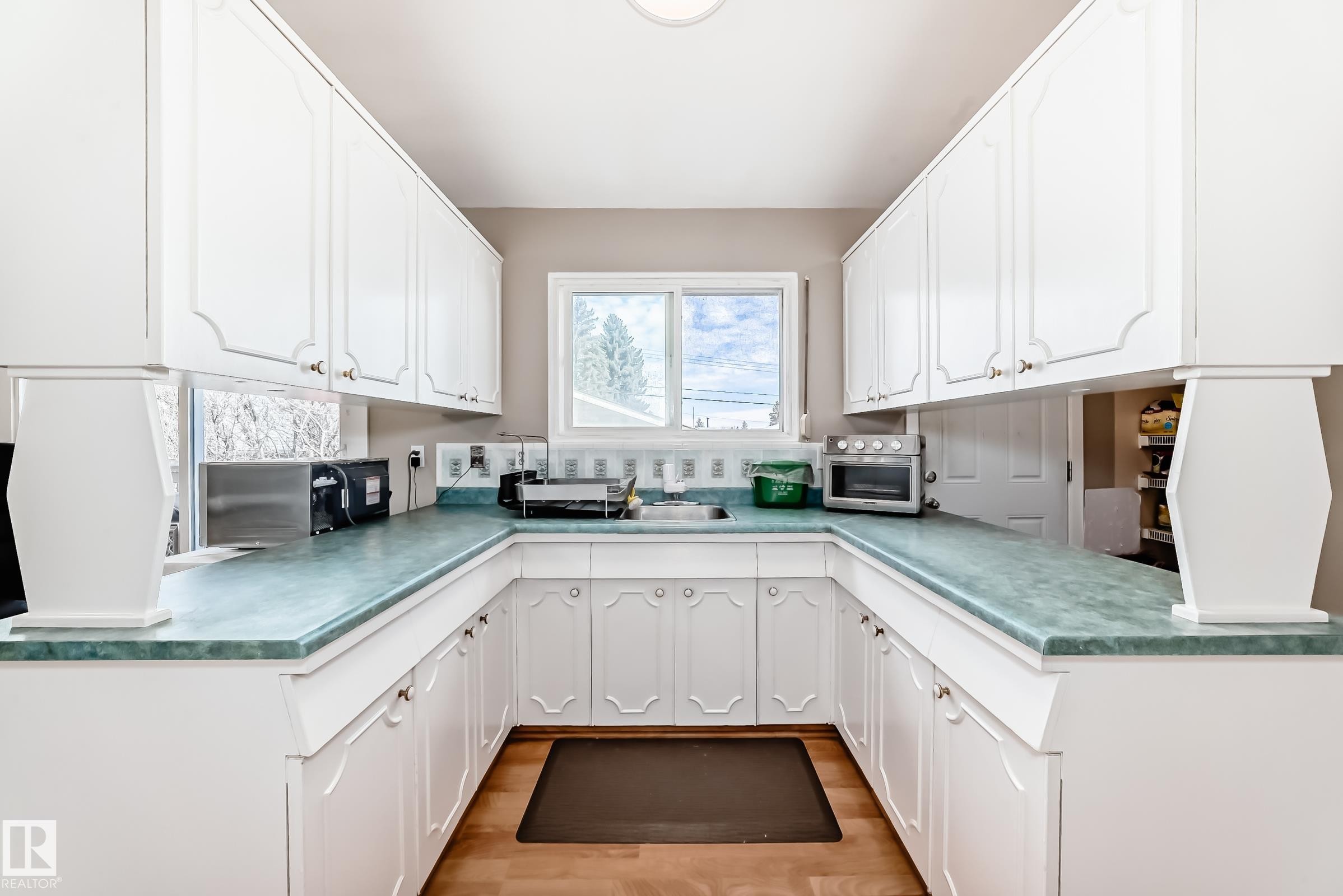 13419 70 Street, Edmonton, AB - Indoor Photo Showing Kitchen
