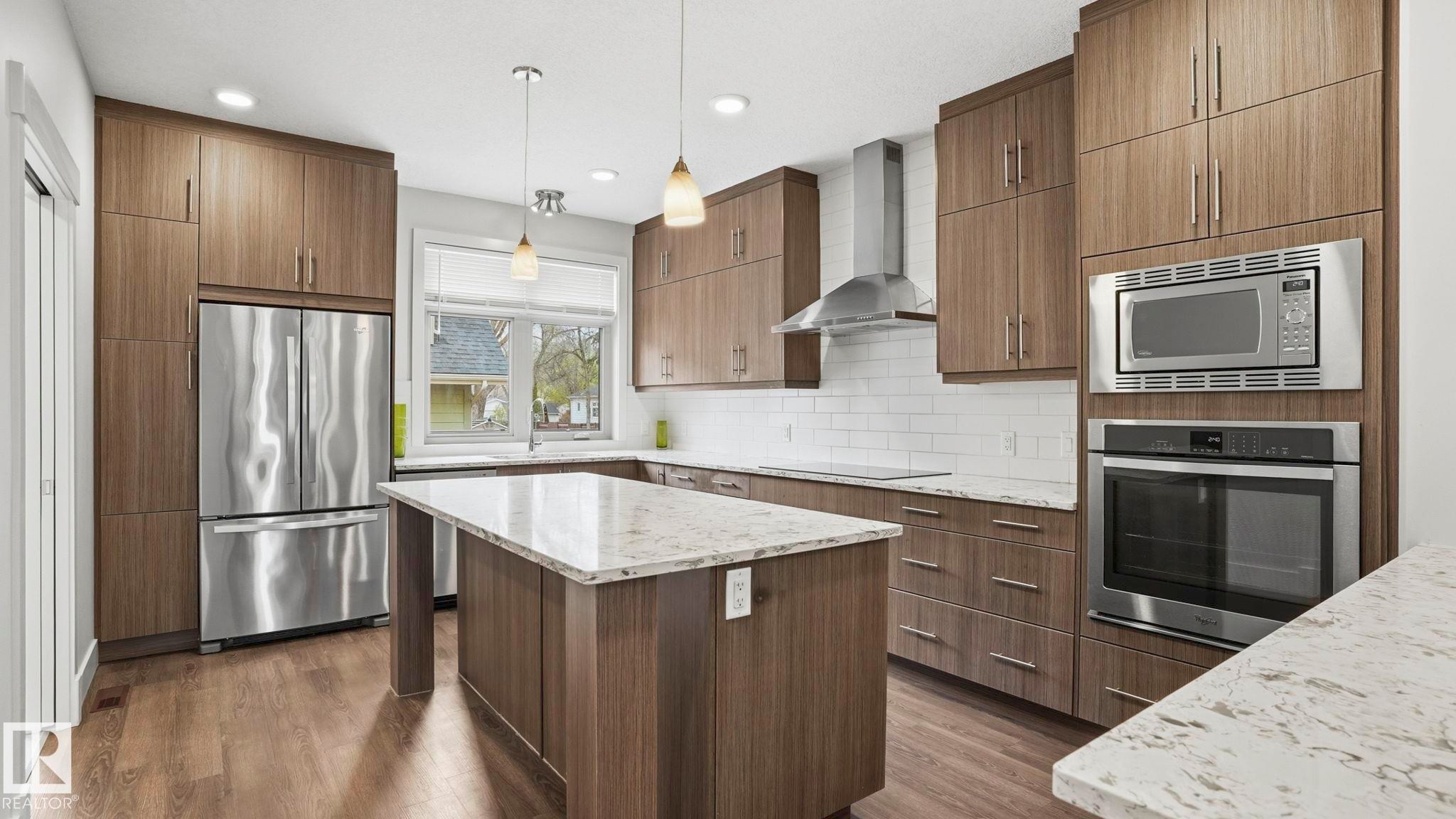 11002 University Avenue Nw, Edmonton, AB - Indoor Photo Showing Kitchen With Upgraded Kitchen
