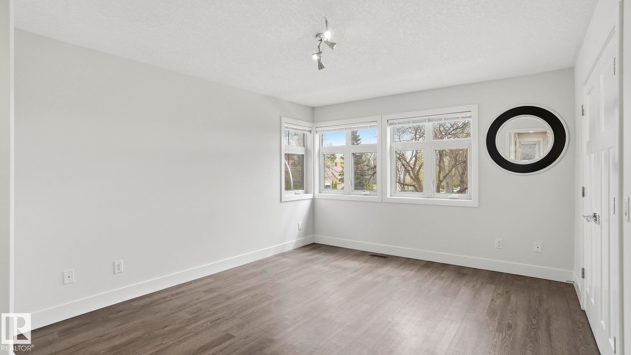 11002 University Avenue Nw, Edmonton, AB - Indoor Photo Showing Other Room