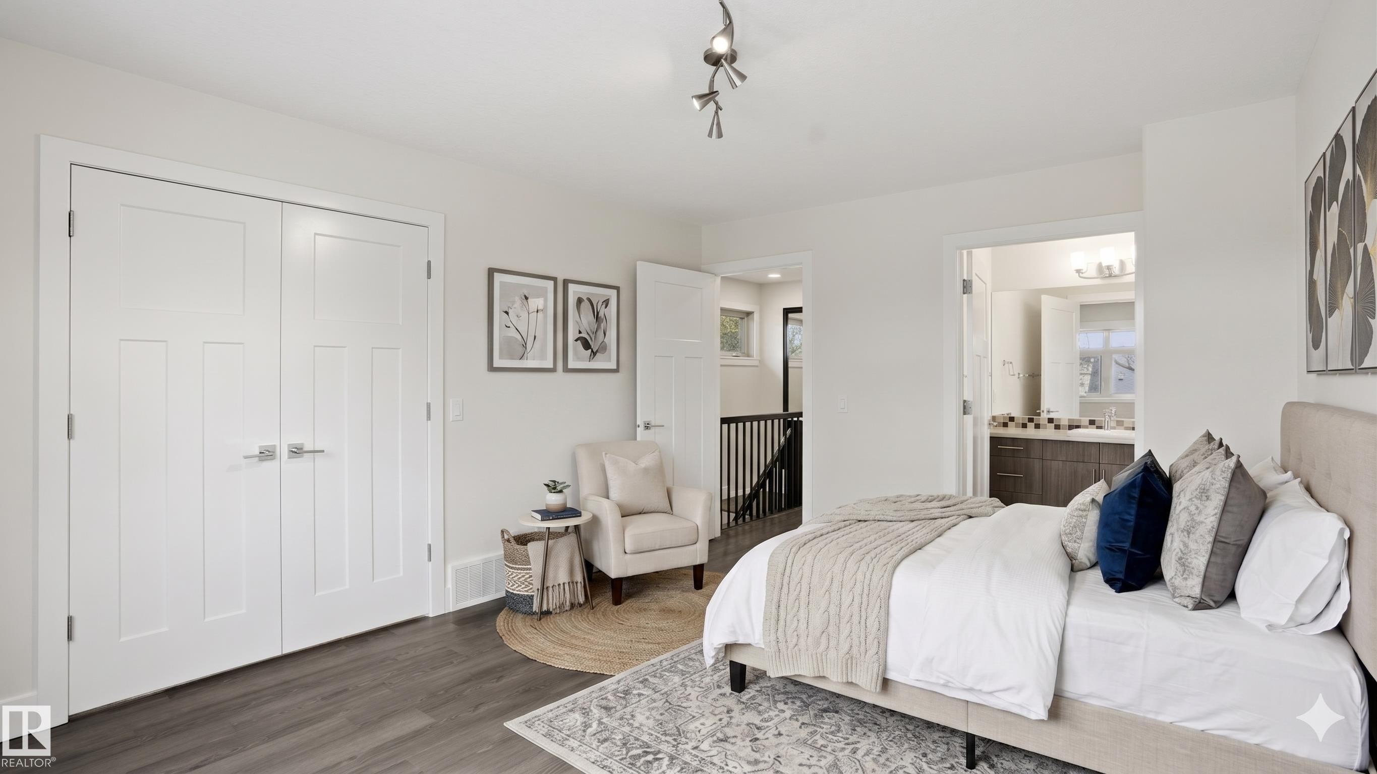 11002 University Avenue Nw, Edmonton, AB - Indoor Photo Showing Bedroom