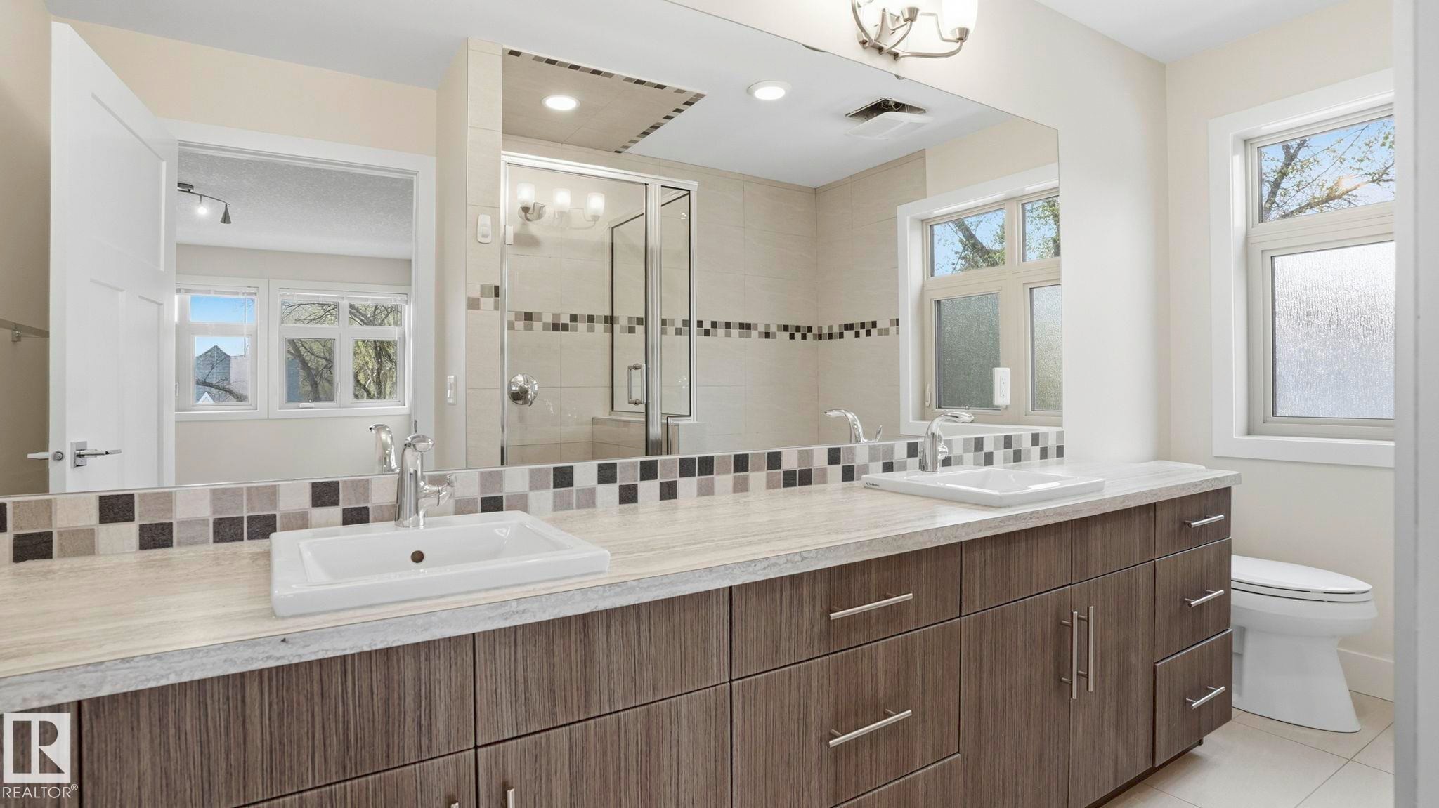 11002 University Avenue Nw, Edmonton, AB - Indoor Photo Showing Bathroom