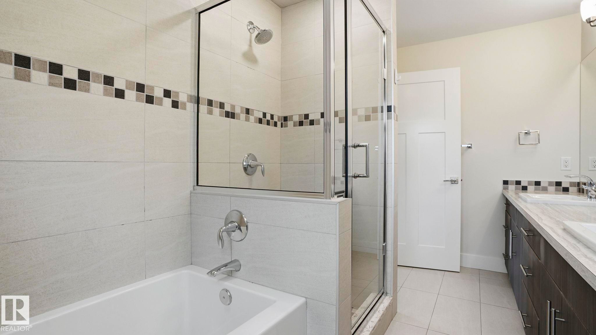 11002 University Avenue Nw, Edmonton, AB - Indoor Photo Showing Bathroom