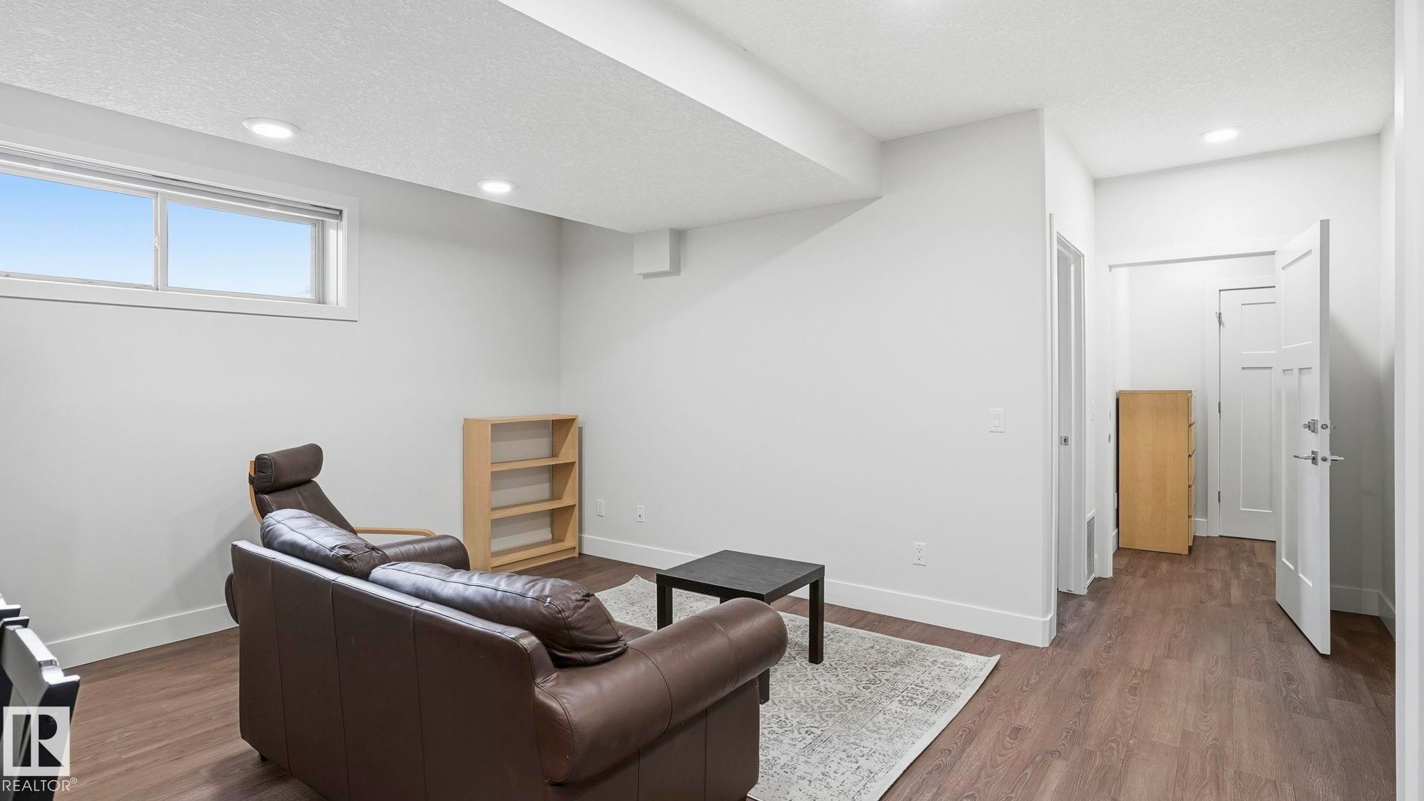 11002 University Avenue Nw, Edmonton, AB - Indoor