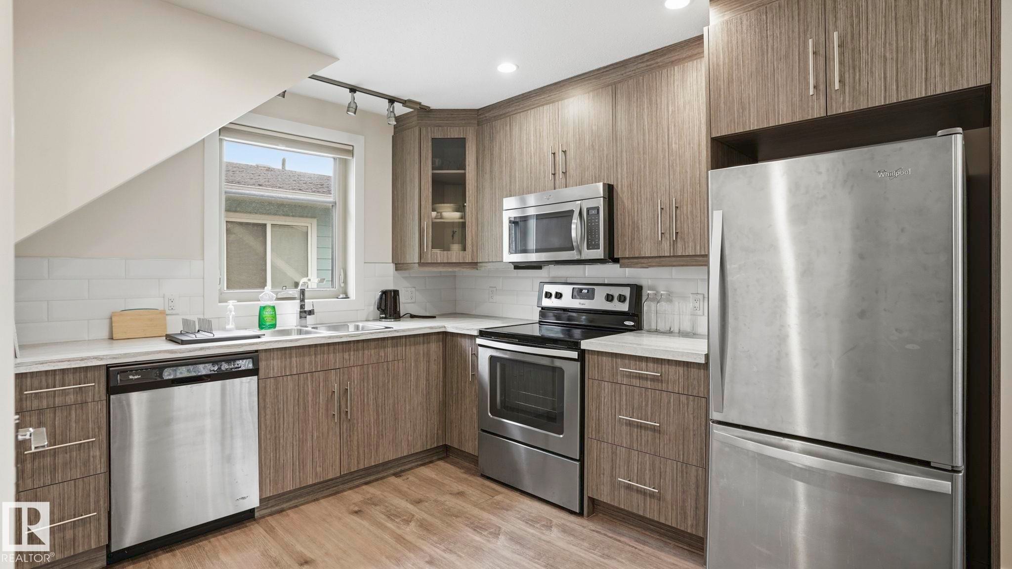11002 University Avenue Nw, Edmonton, AB - Indoor Photo Showing Kitchen