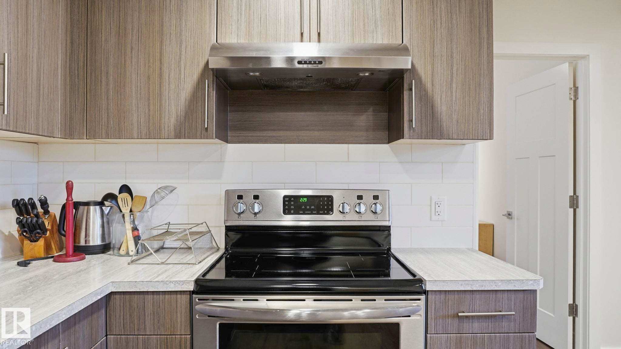 11002 University Avenue Nw, Edmonton, AB - Indoor Photo Showing Kitchen