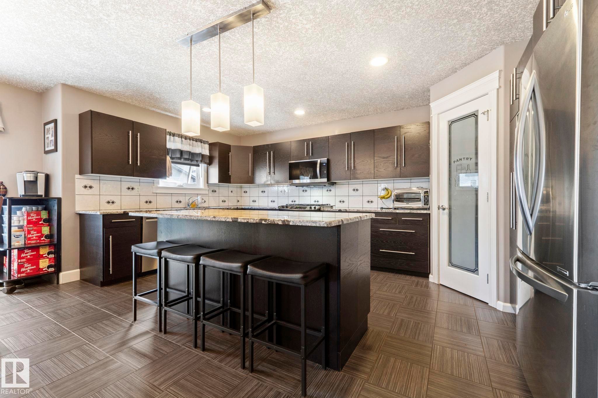 13407 161 Avenue Nw, Edmonton, AB - Indoor Photo Showing Kitchen With Upgraded Kitchen