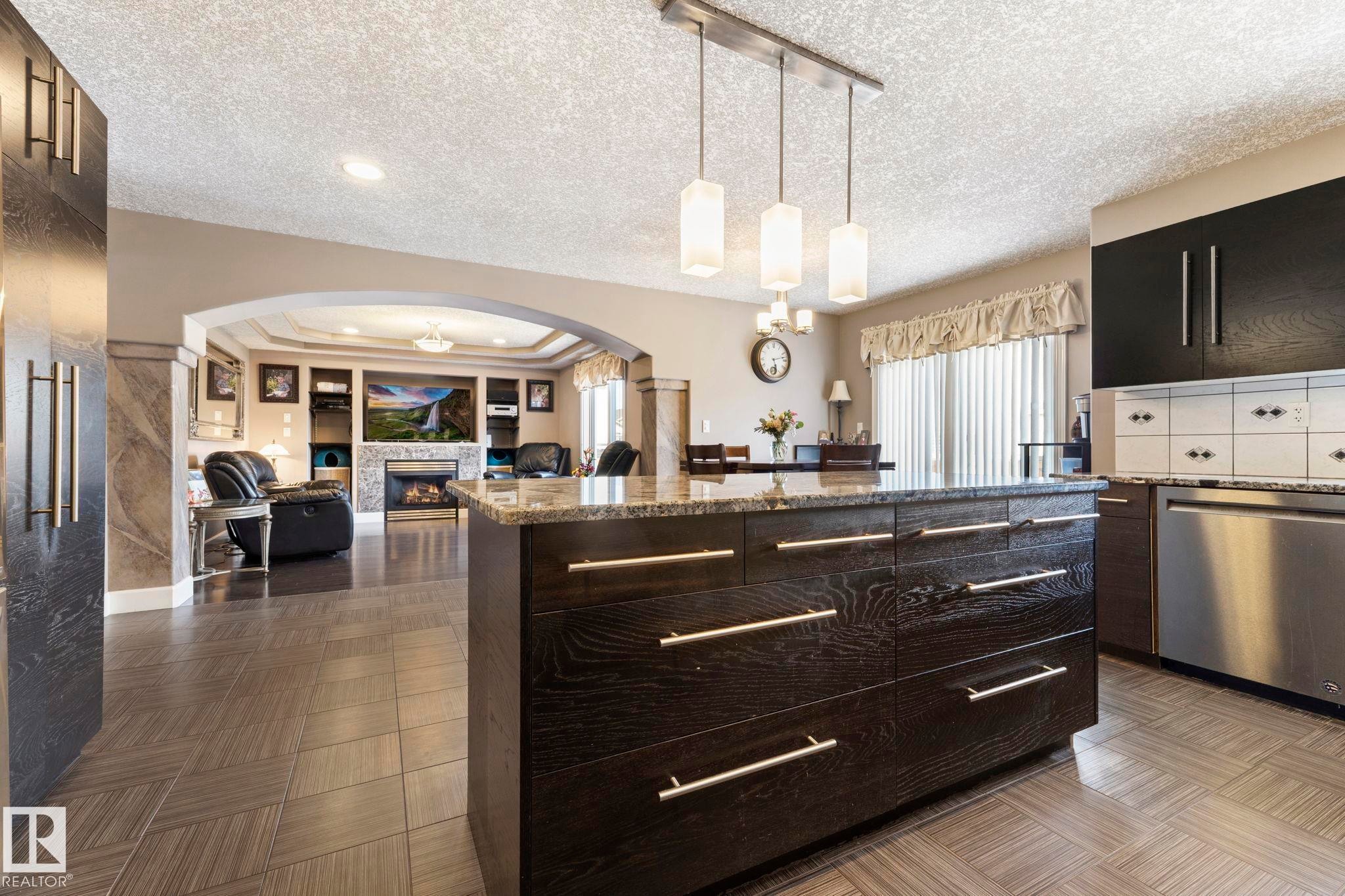 13407 161 Avenue Nw, Edmonton, AB - Indoor Photo Showing Kitchen