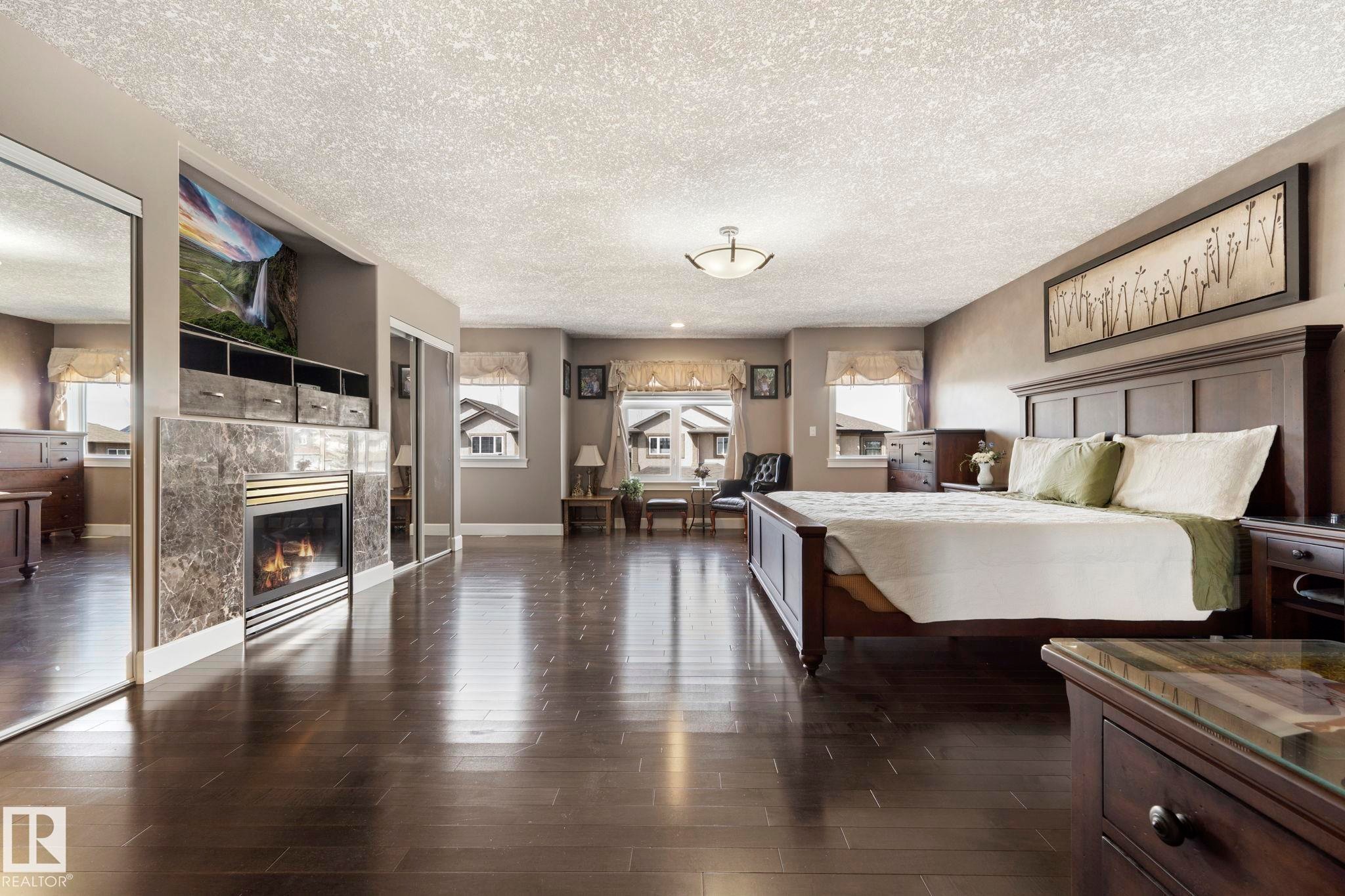 13407 161 Avenue Nw, Edmonton, AB - Indoor Photo Showing Living Room With Fireplace
