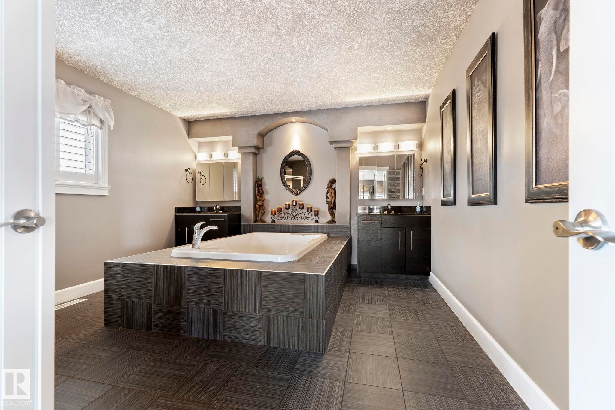 13407 161 Avenue Nw, Edmonton, AB - Indoor Photo Showing Bathroom